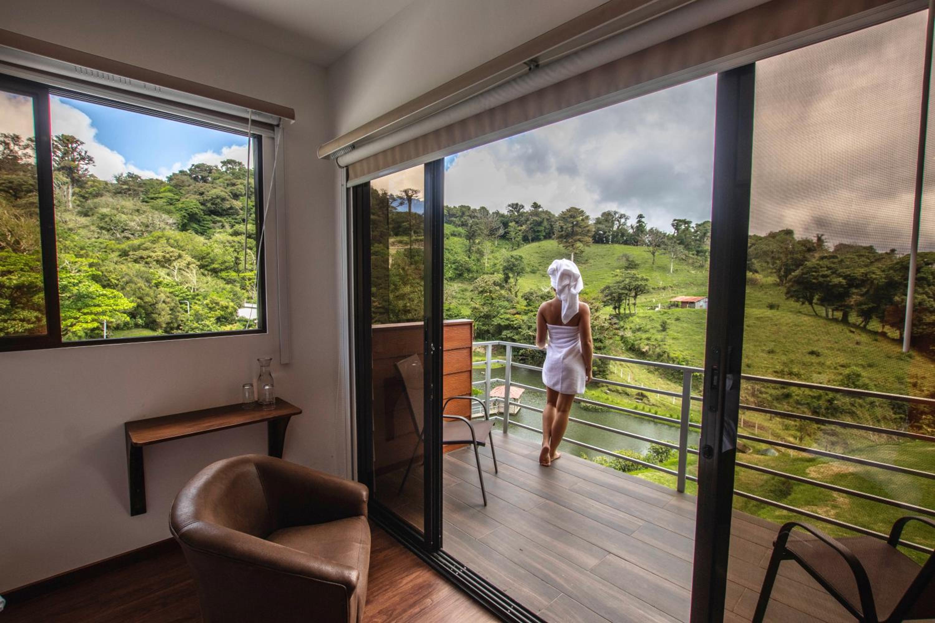 Double Room with Lake View - Photo 3