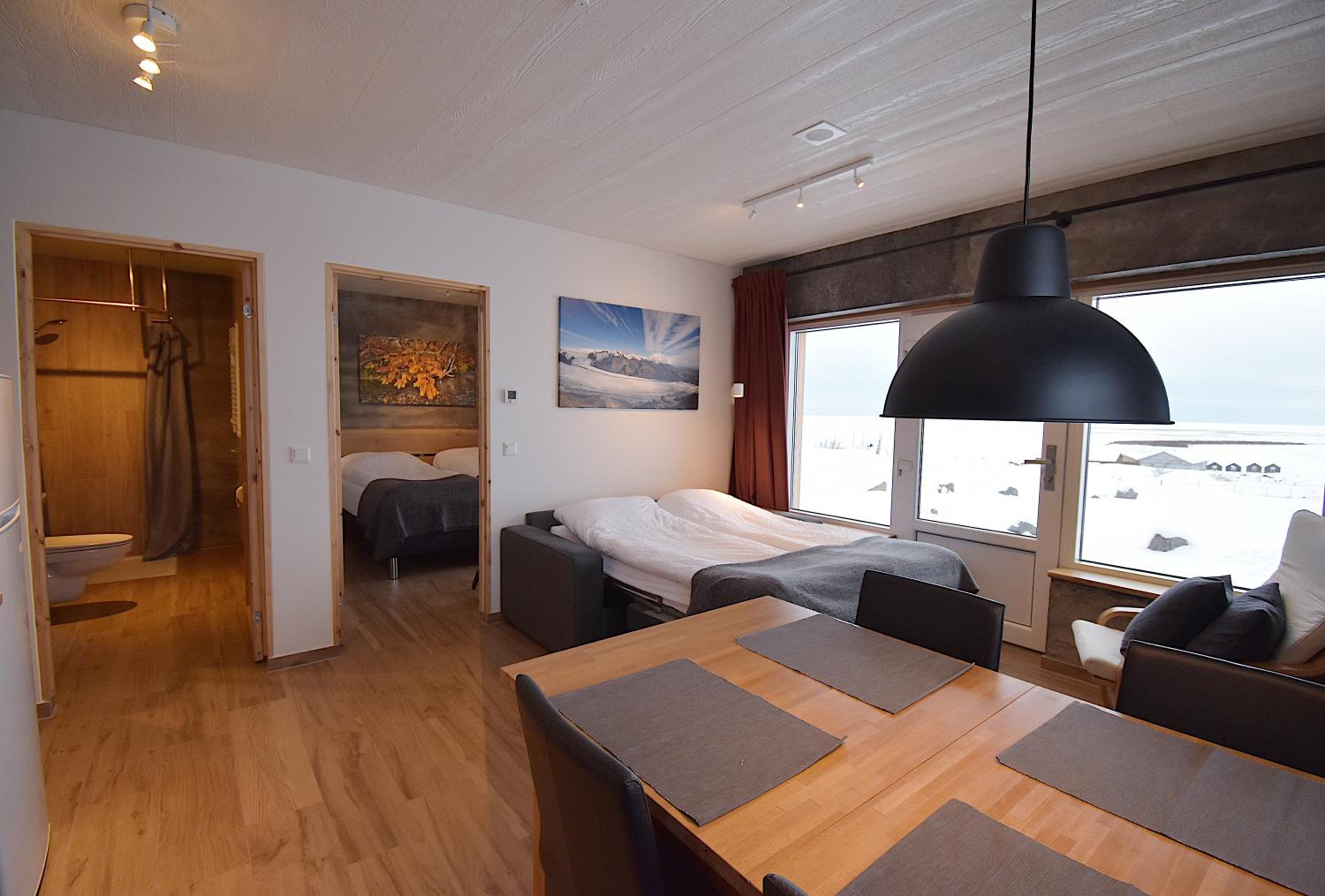 Apartment with Mountain View