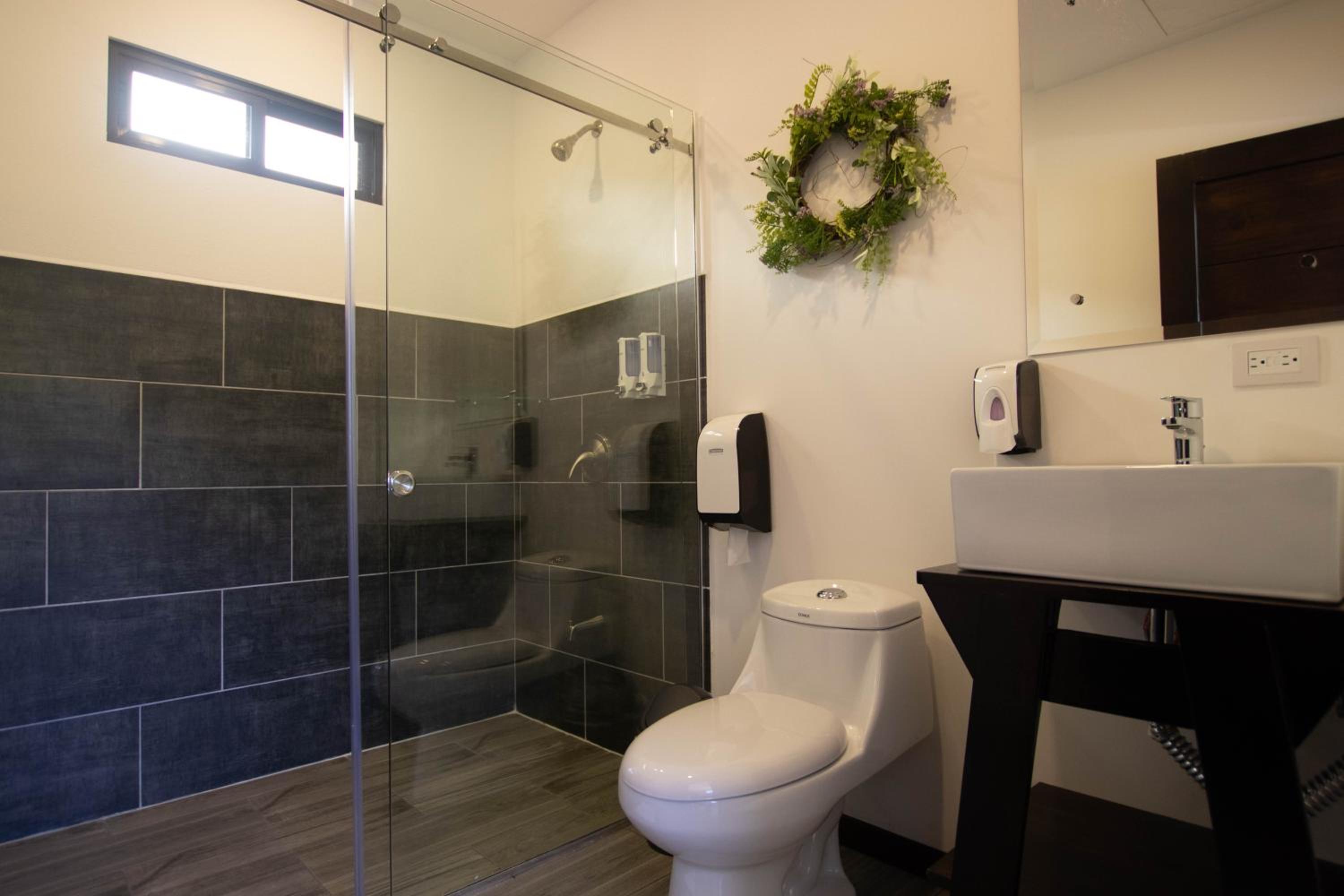 Double Room with Lake View - Photo 8