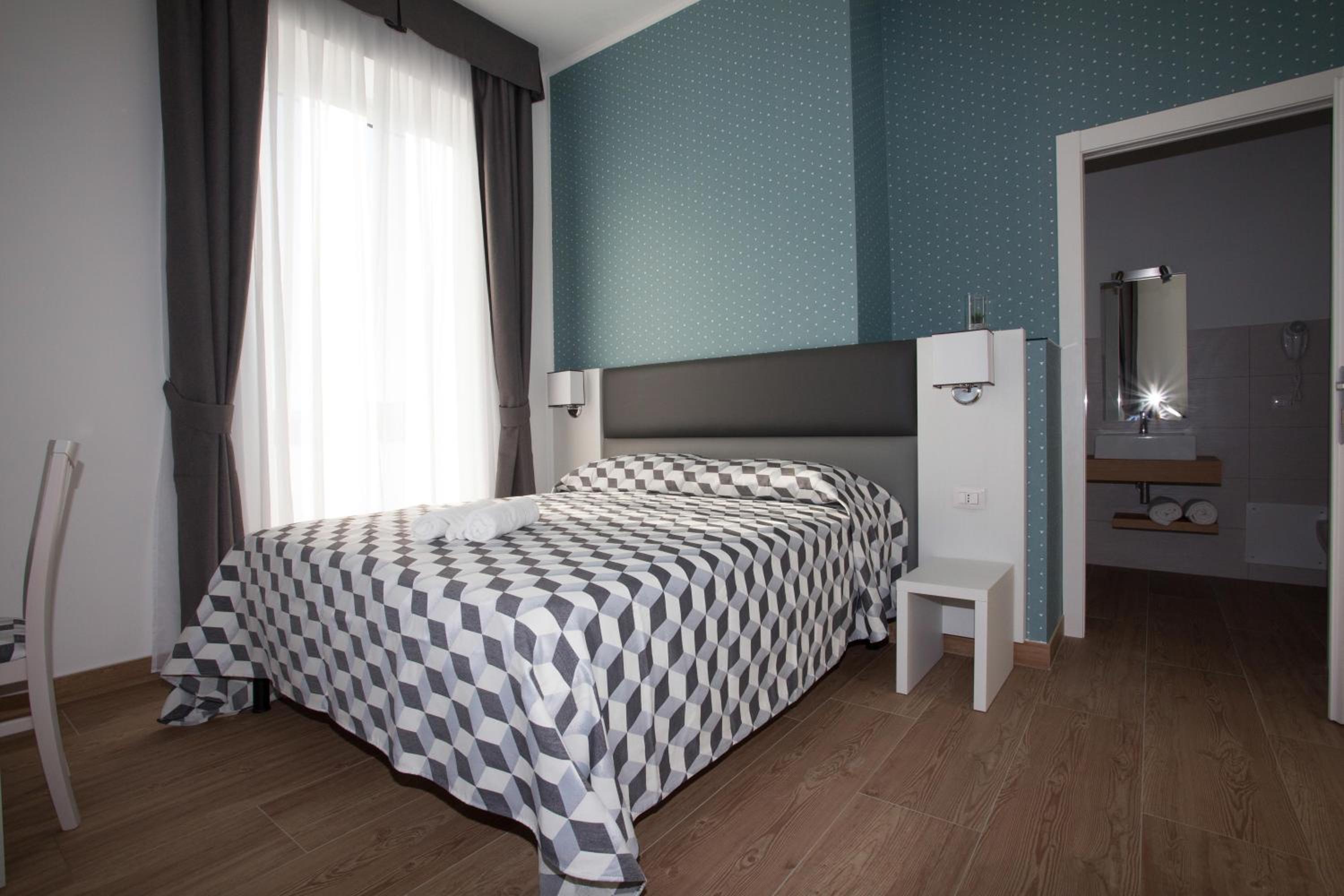 Standard Double Room - Photo 4