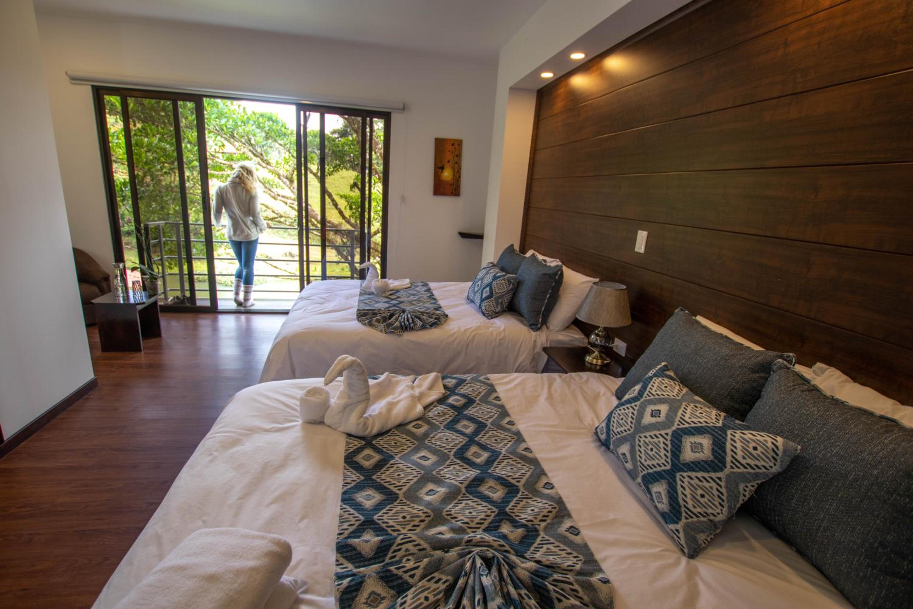 Double Room with Balcony - Photo 12