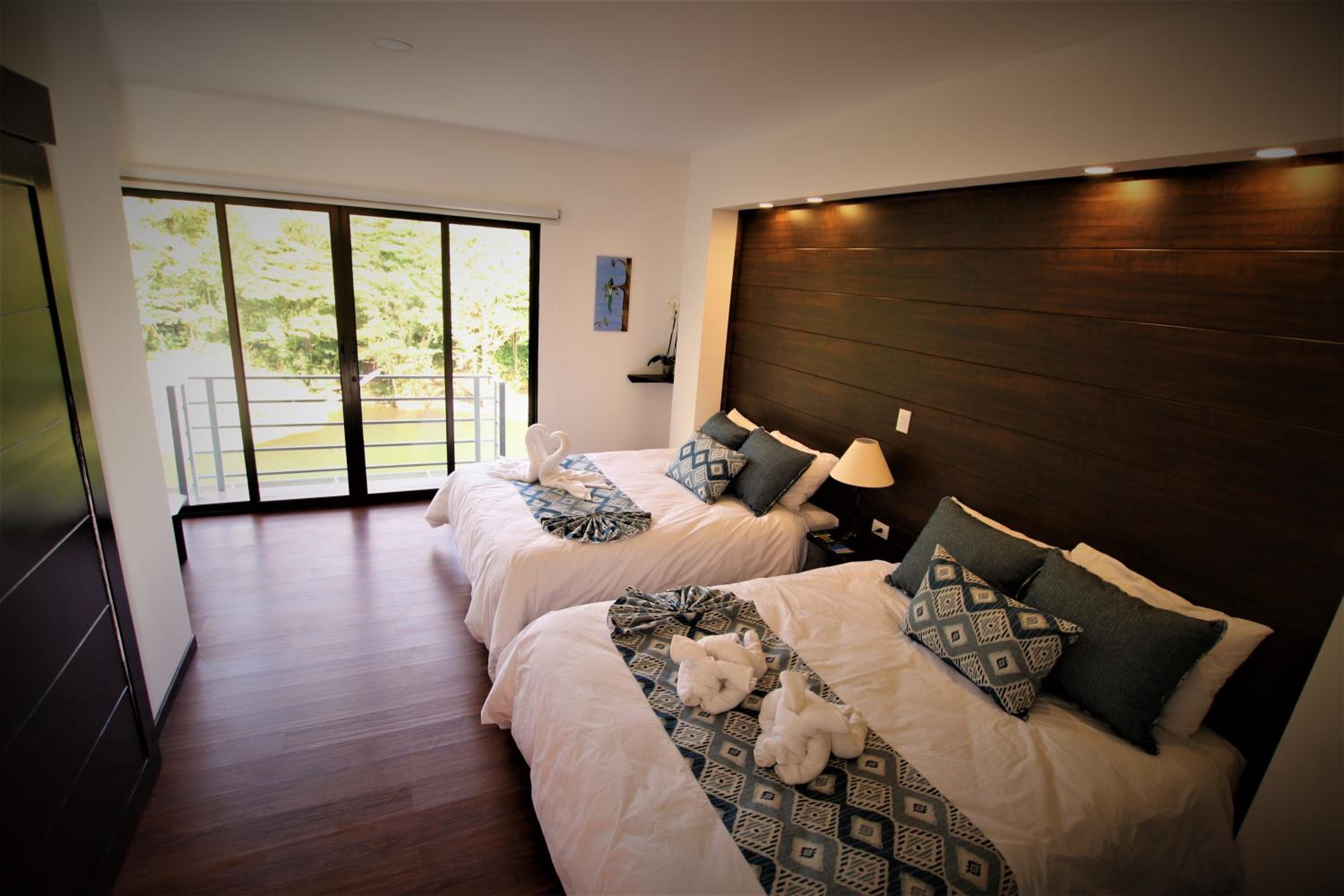 Double Room with Balcony - Photo 11