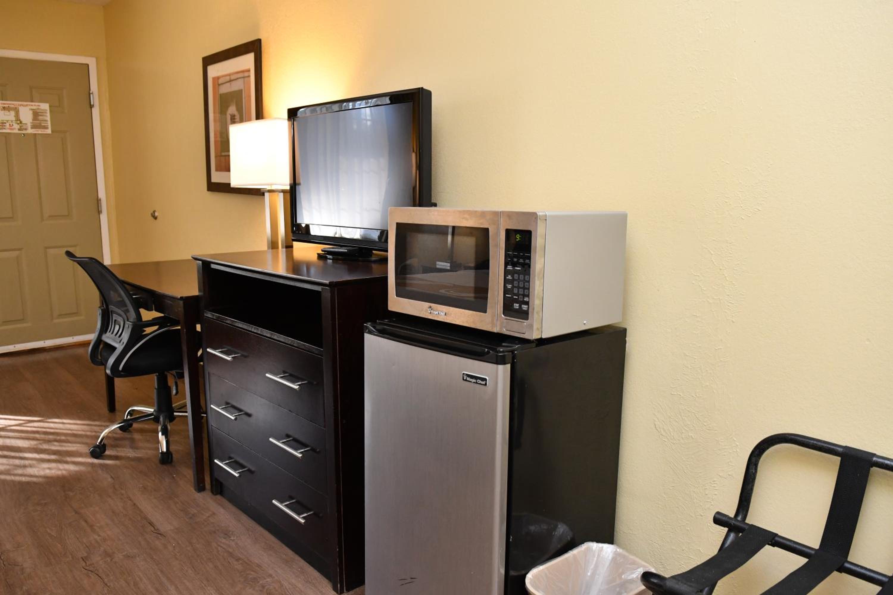 King Room - Disability Access/Non-Smoking - Photo 8