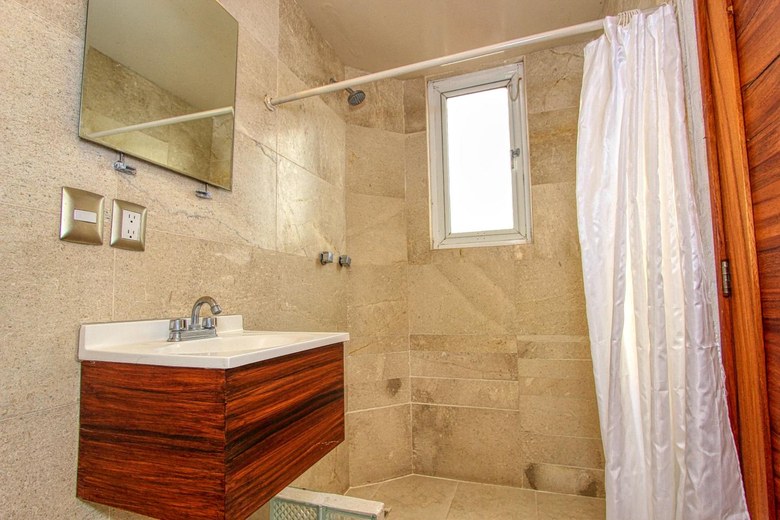 Deluxe Suite - Photo 9