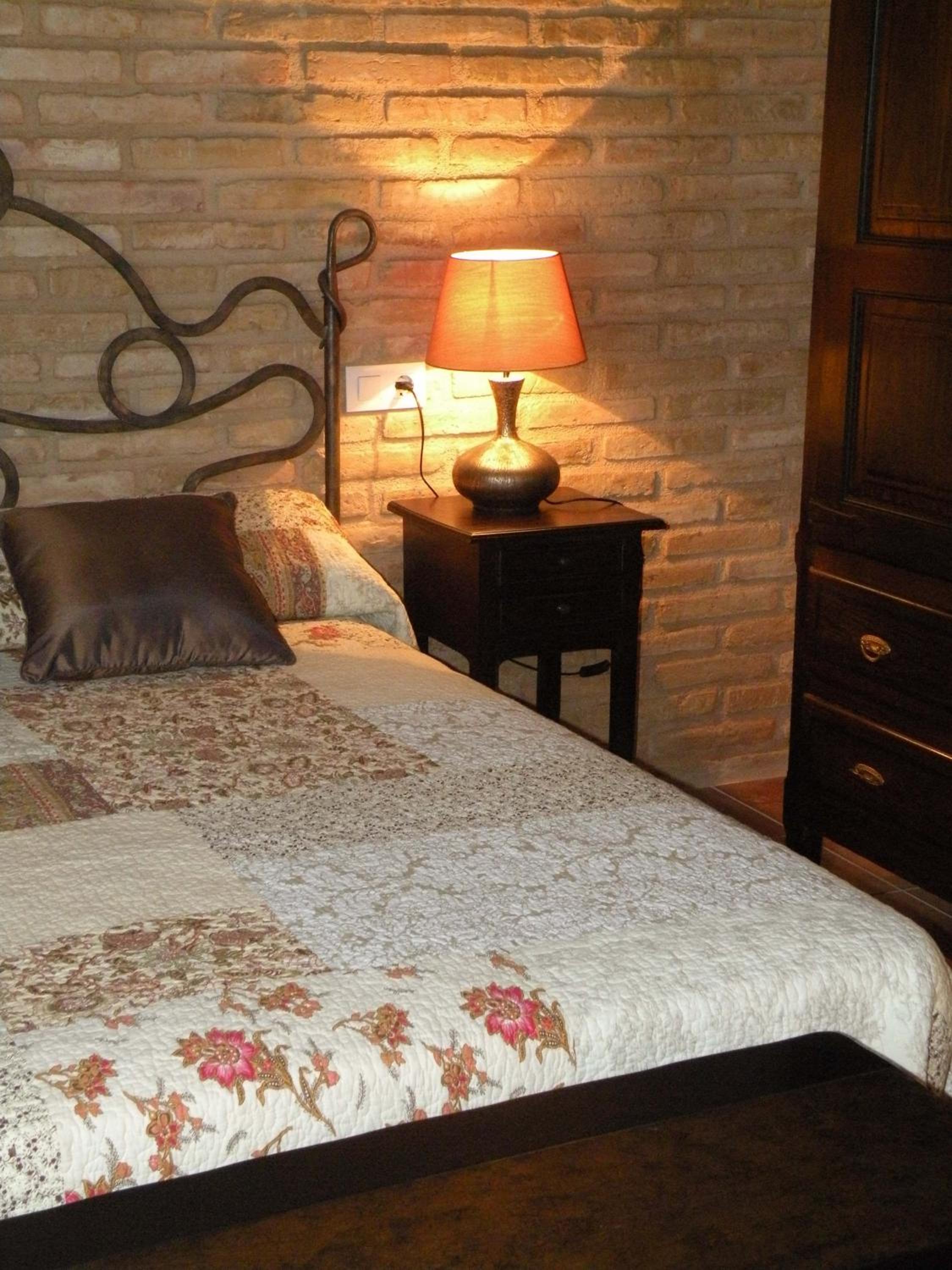Five-Bedroom House photo 3