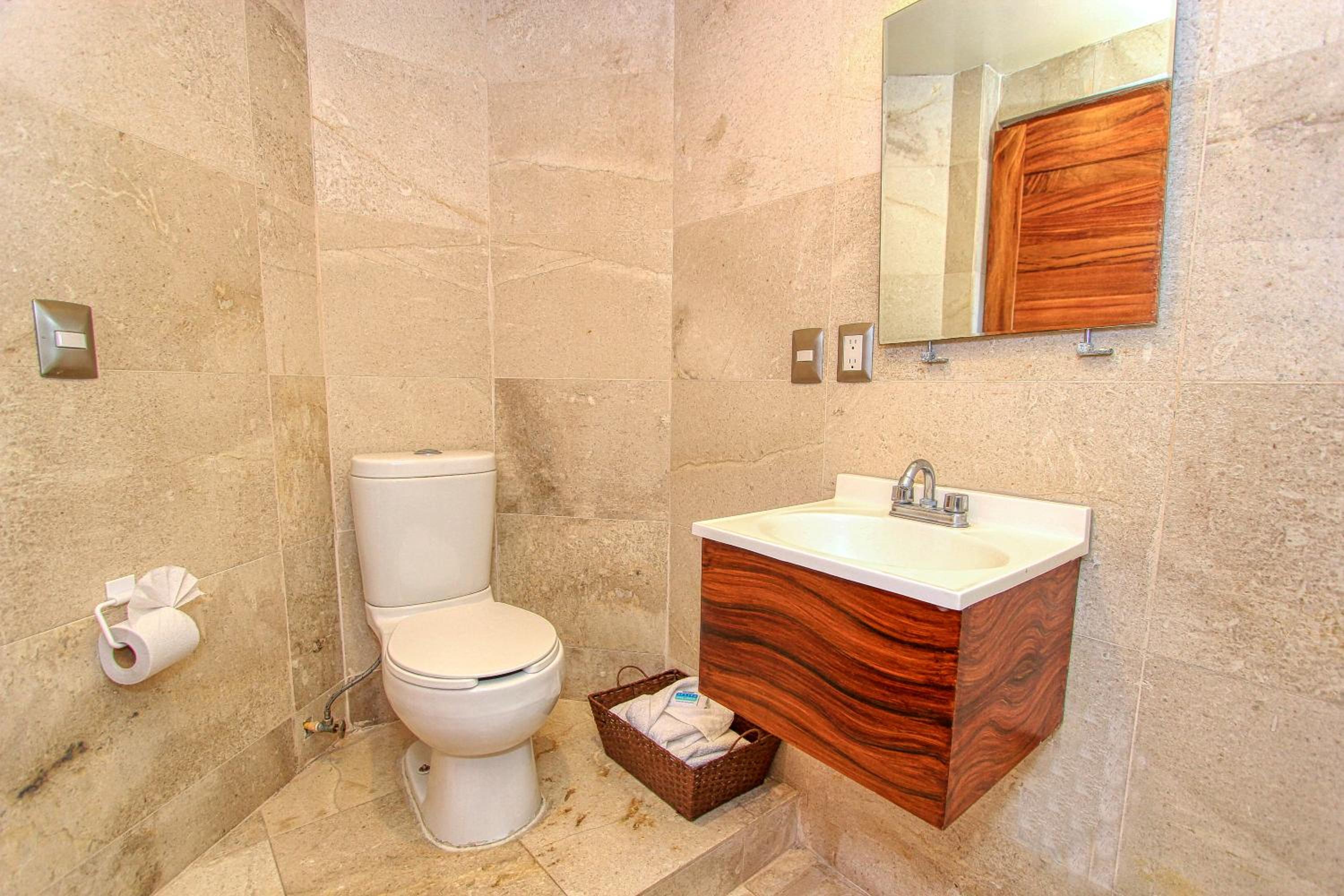 Deluxe Suite - Photo 16