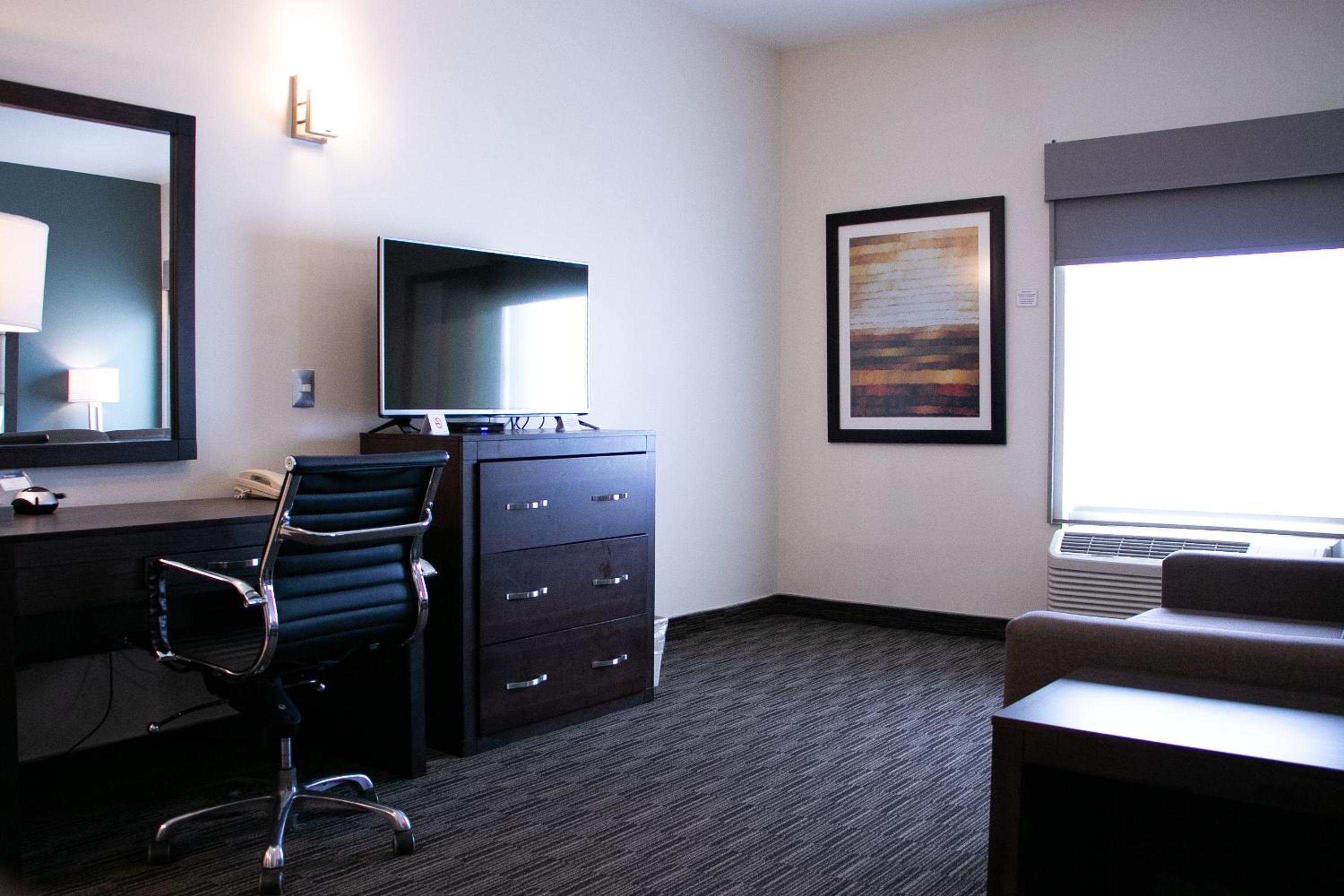 Queen Suite with Two Queen Beds photo 3