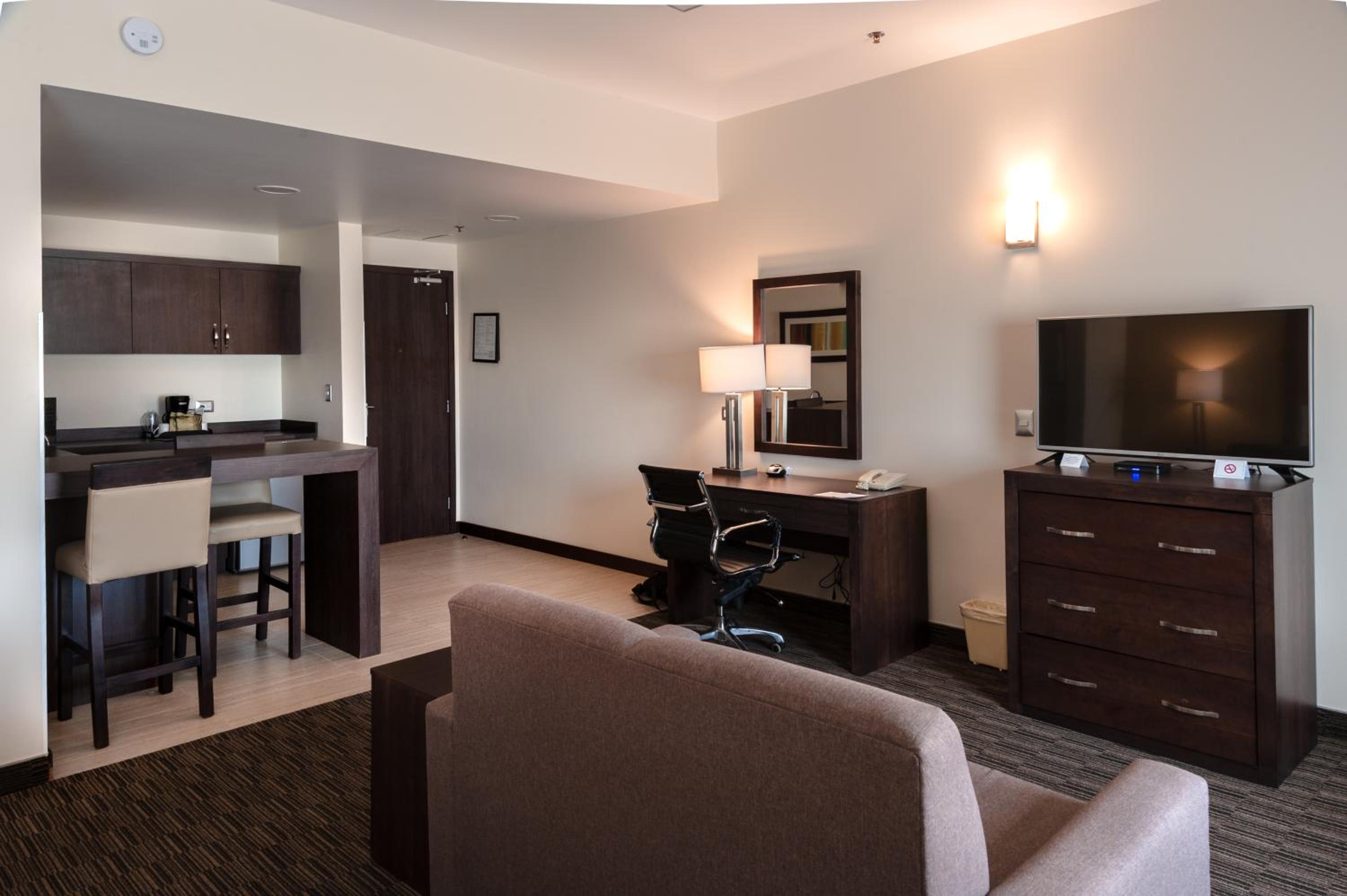 Queen Suite with Two Queen Beds photo 1