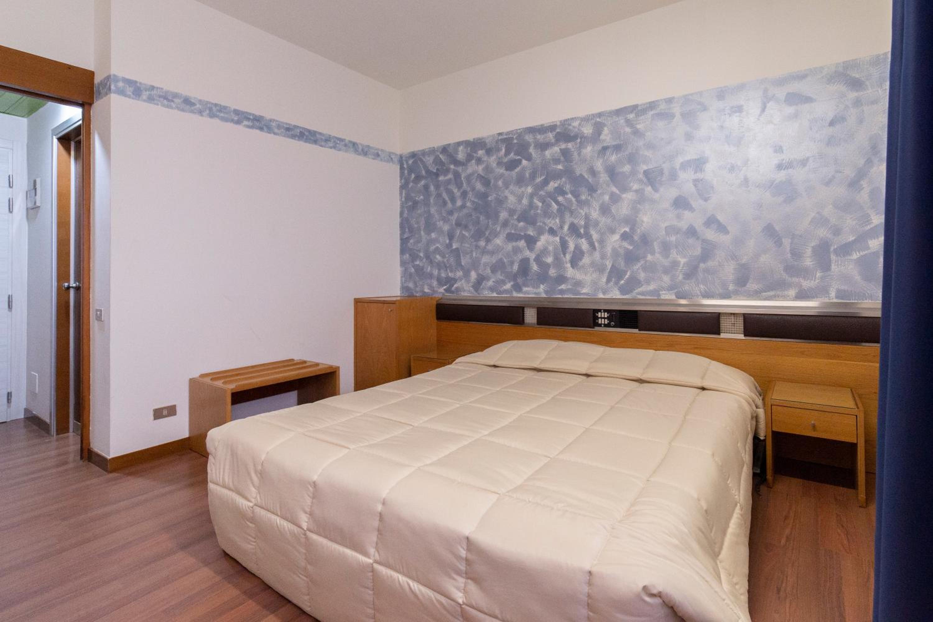 Double or Twin Room - Photo 6