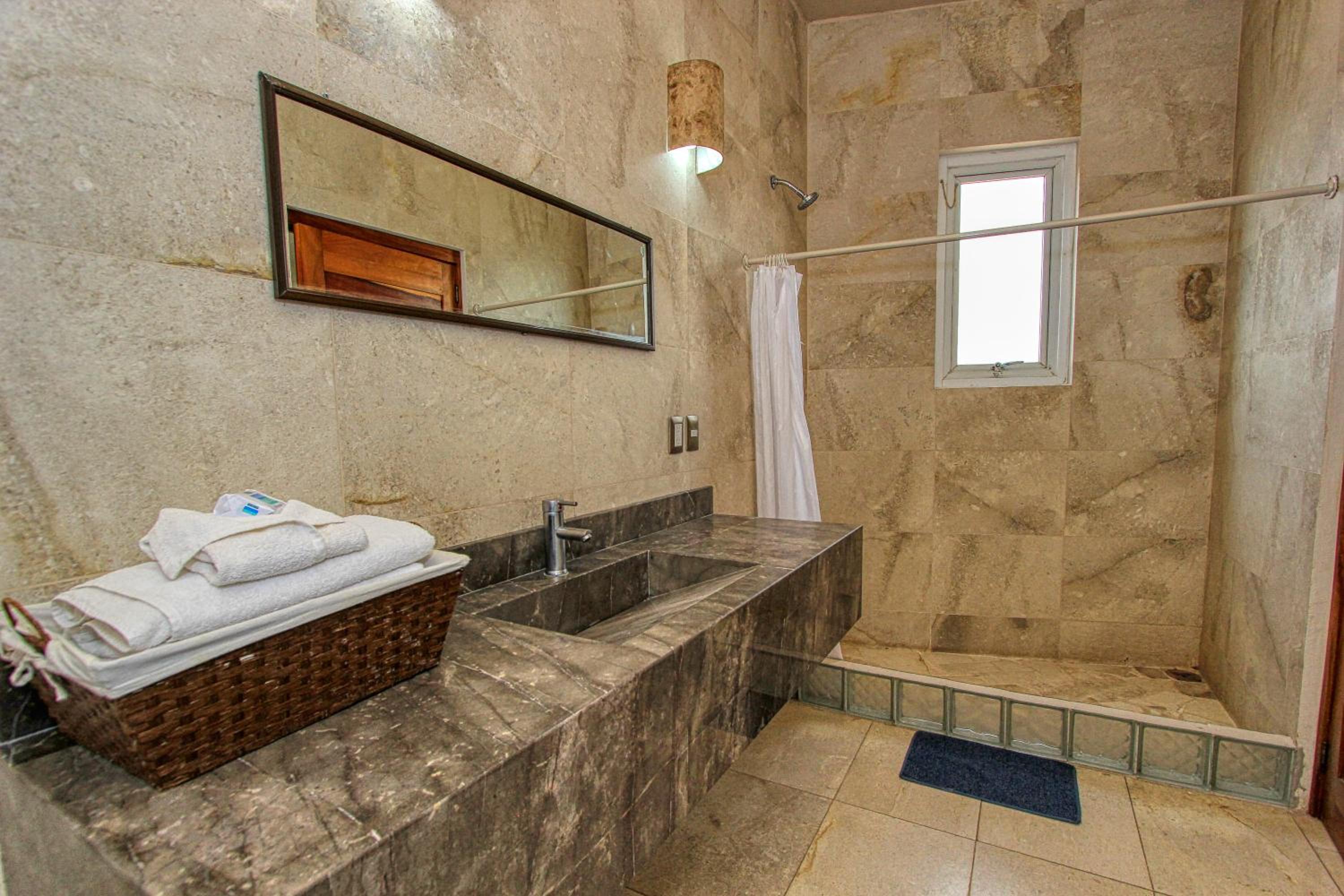 Deluxe Double Room with Two Double Beds - Photo 7