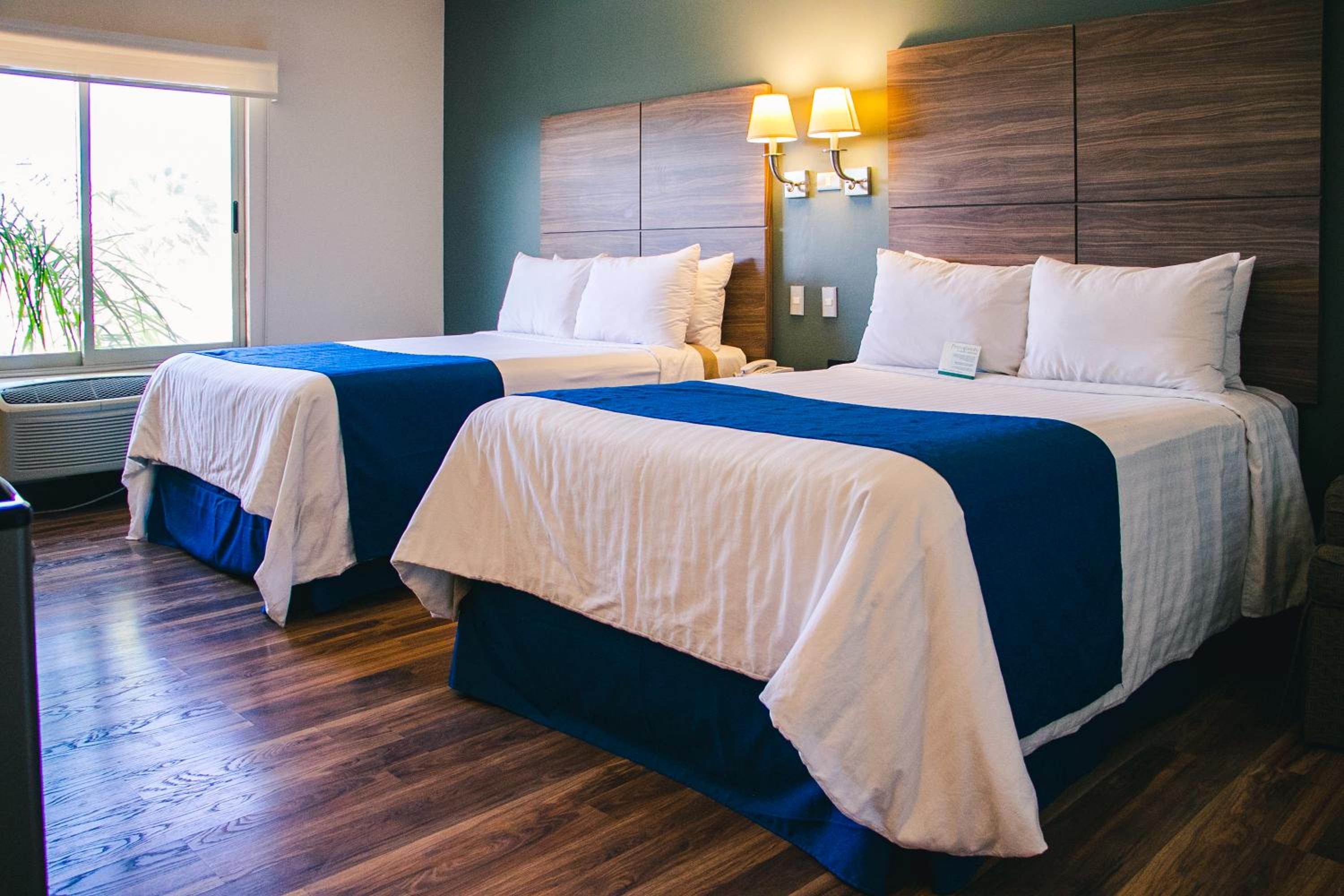 Executive Room with 2 Double Beds - Non Smoking - Photo 8