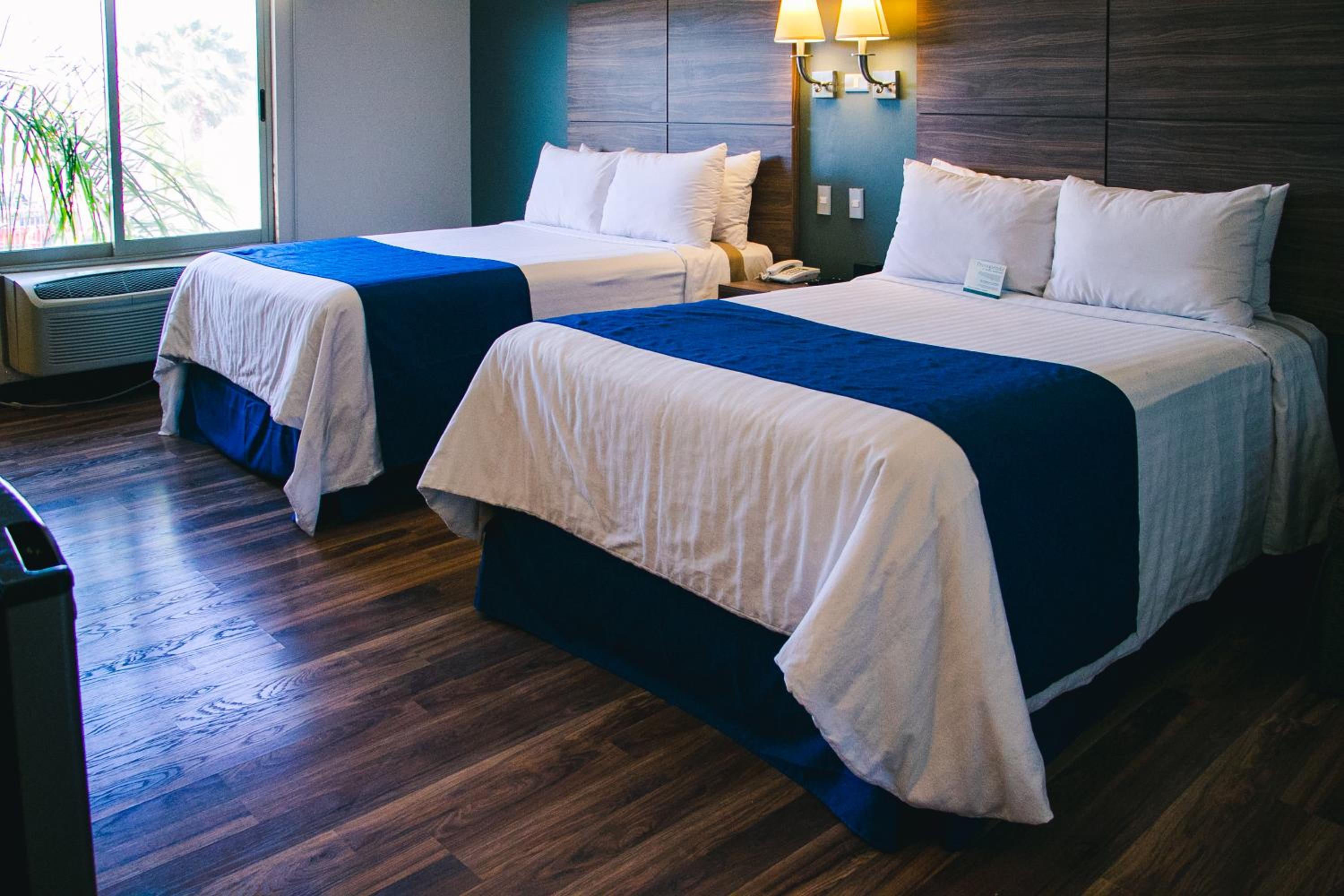 Executive Room with 2 Double Beds - Non Smoking - Photo 7