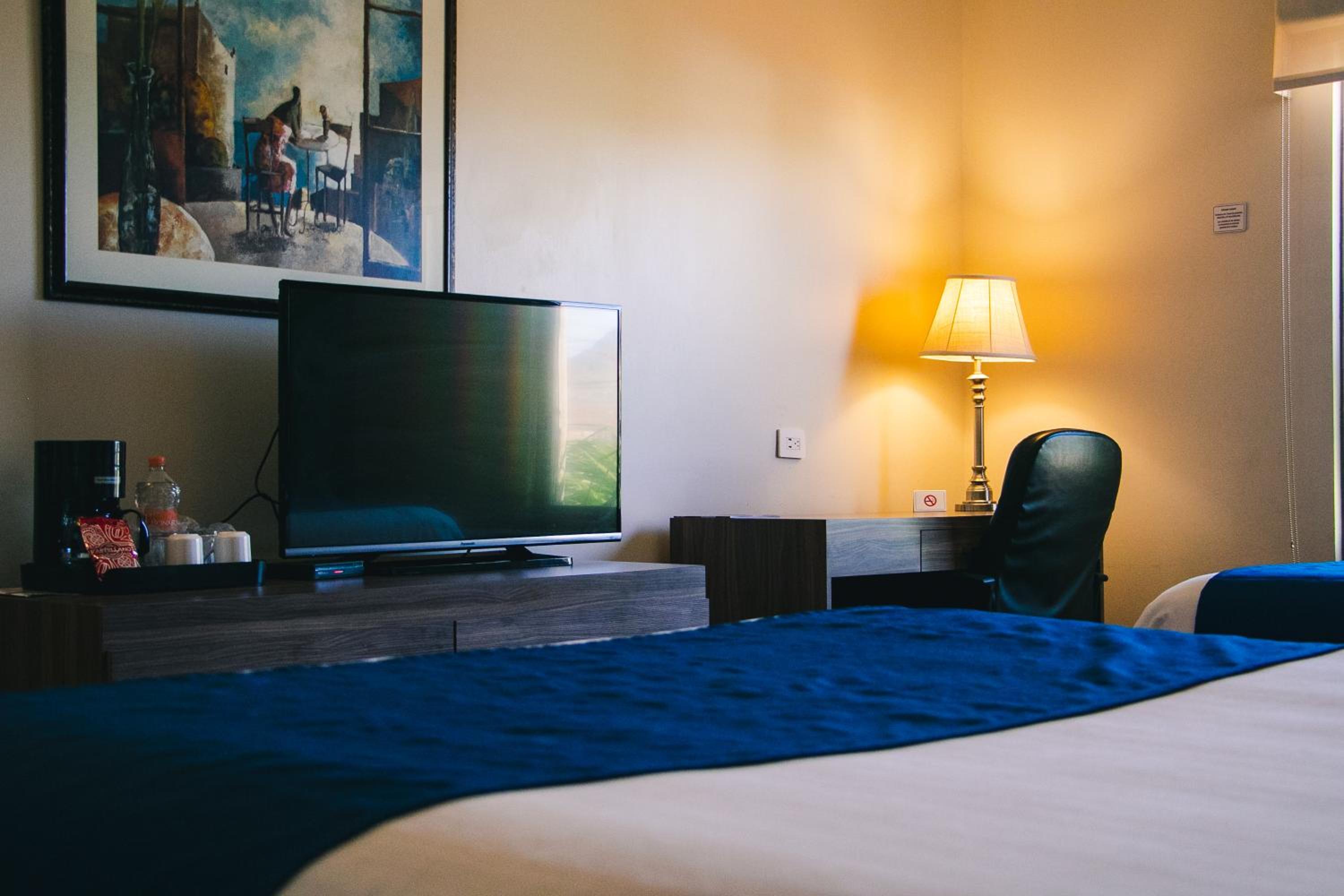 Double Room with 2 Double Beds - Non Smoking - Photo 7