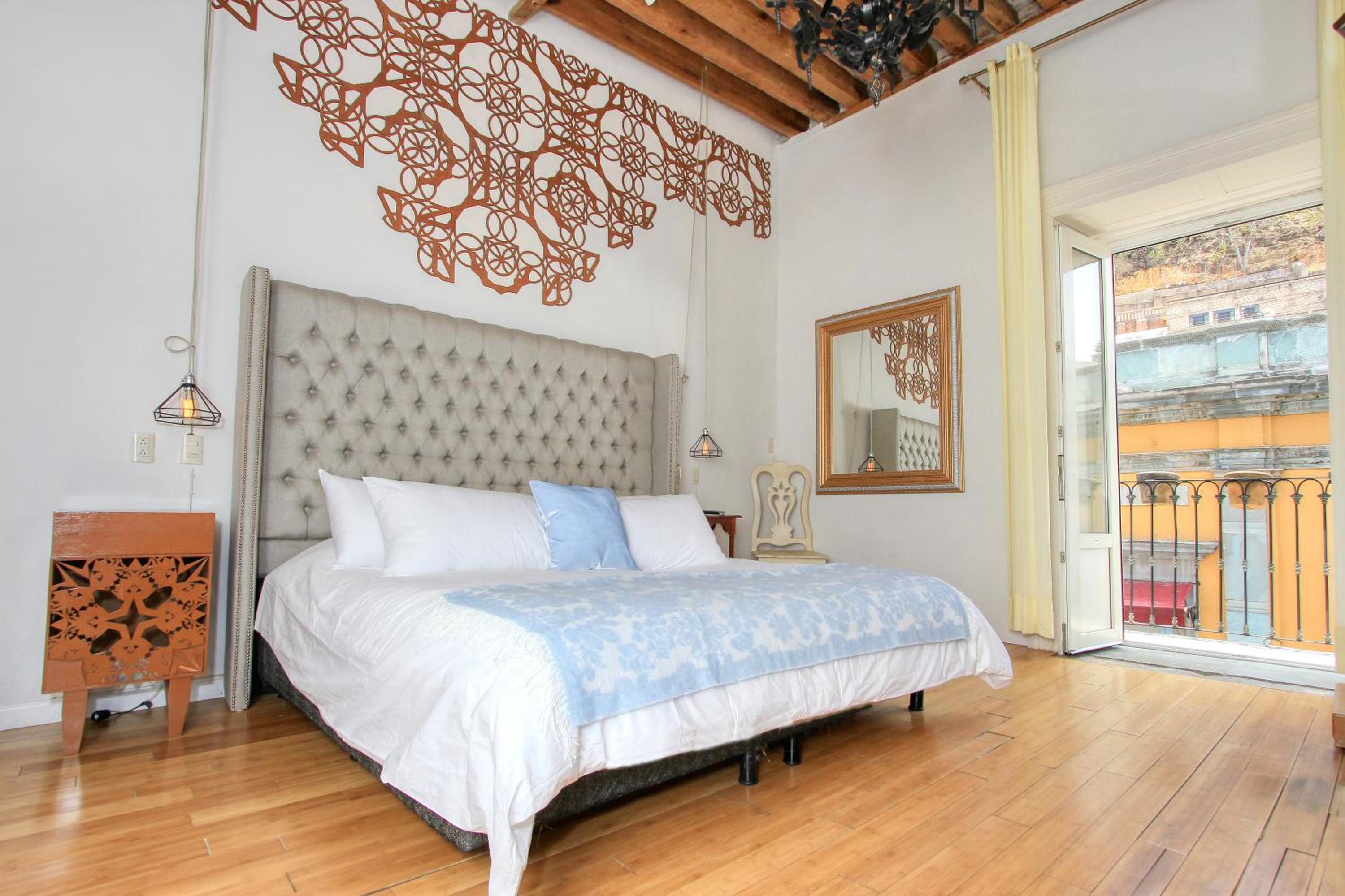 Suite with City View photo 3