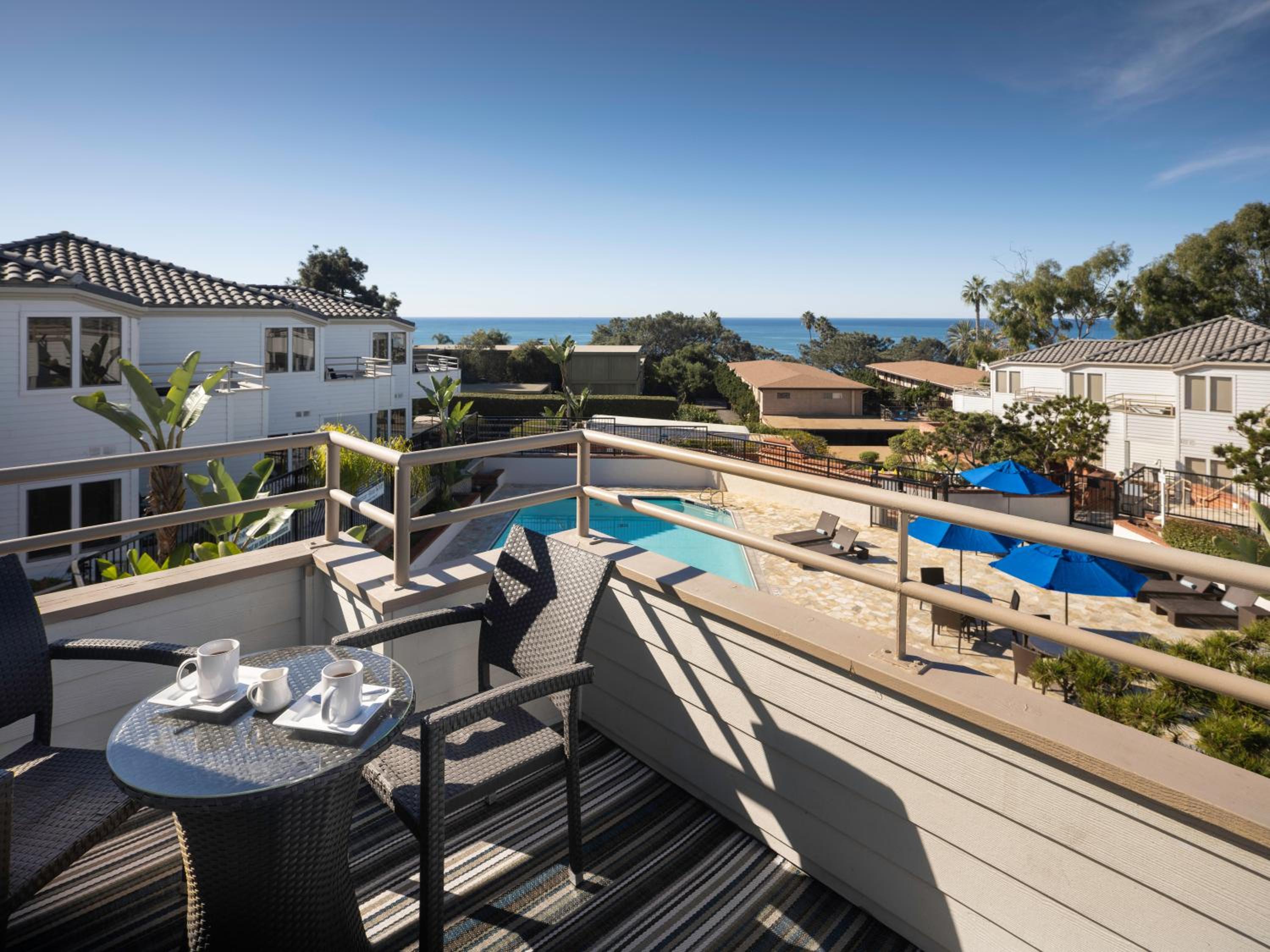 Standard Queen Room with Two Queen Beds and Ocean View - Photo 5