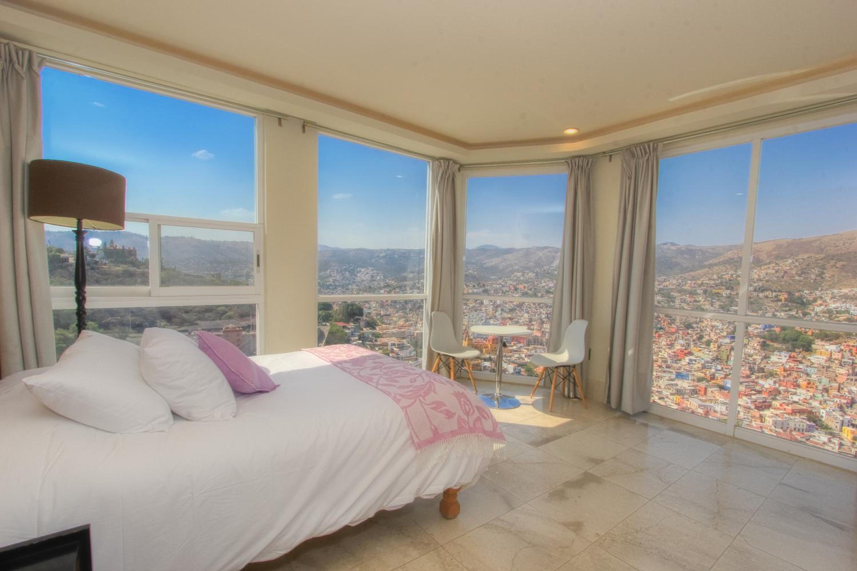 Suite with City View photo 1