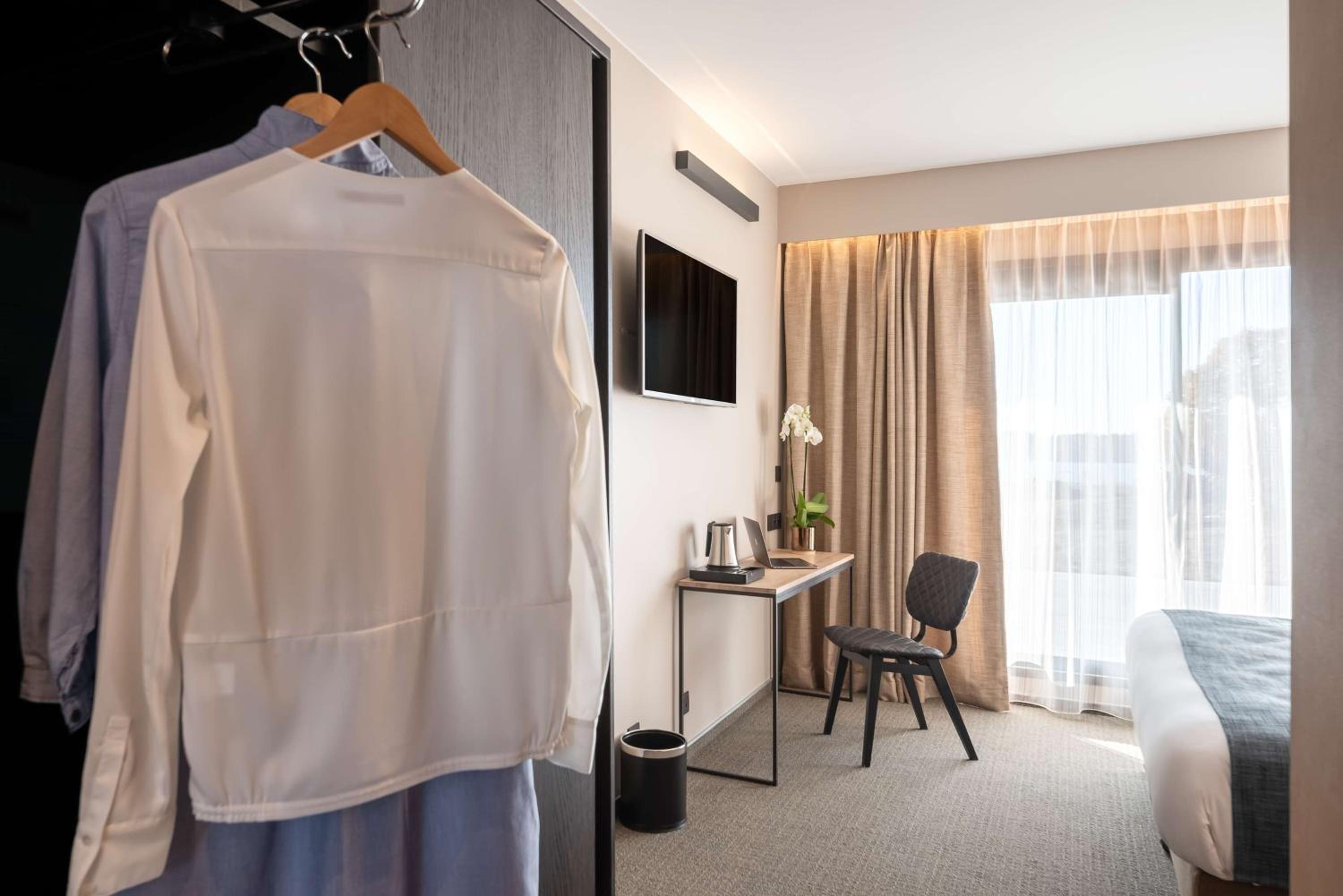 Twin Room with Lake View