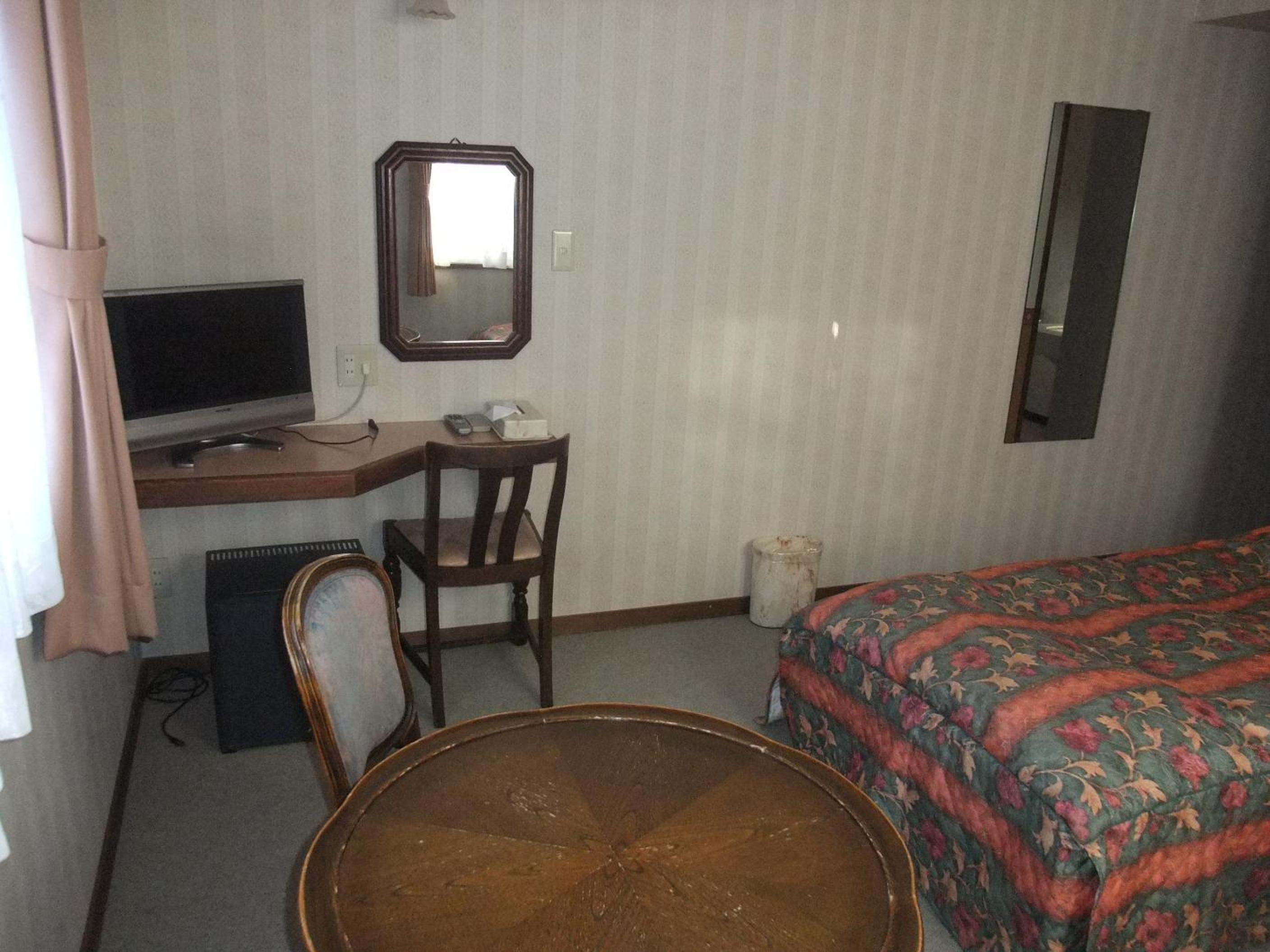 Twin Room - Photo 5