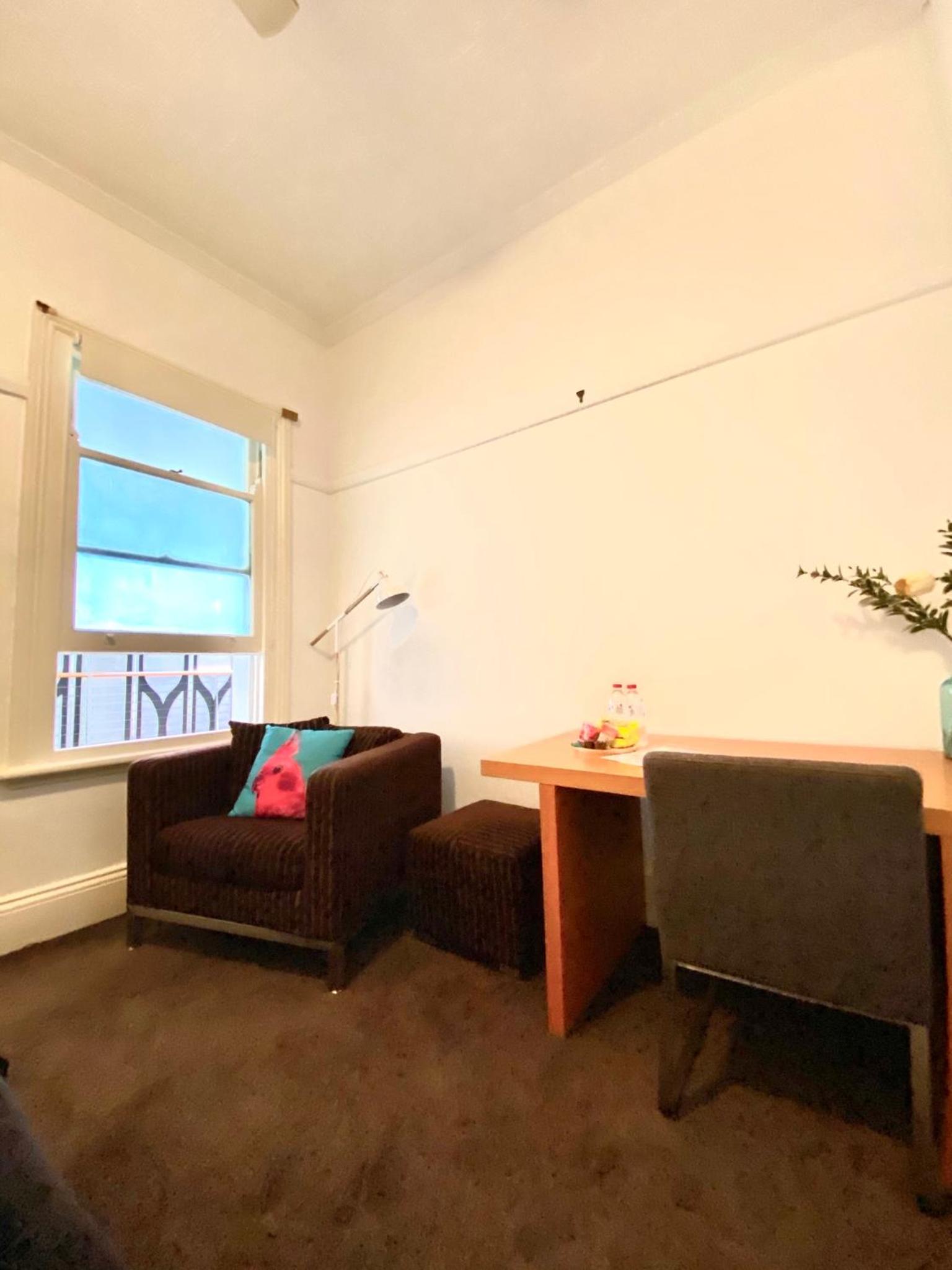 Standard Twin Room With Shared Bathroom photo 1