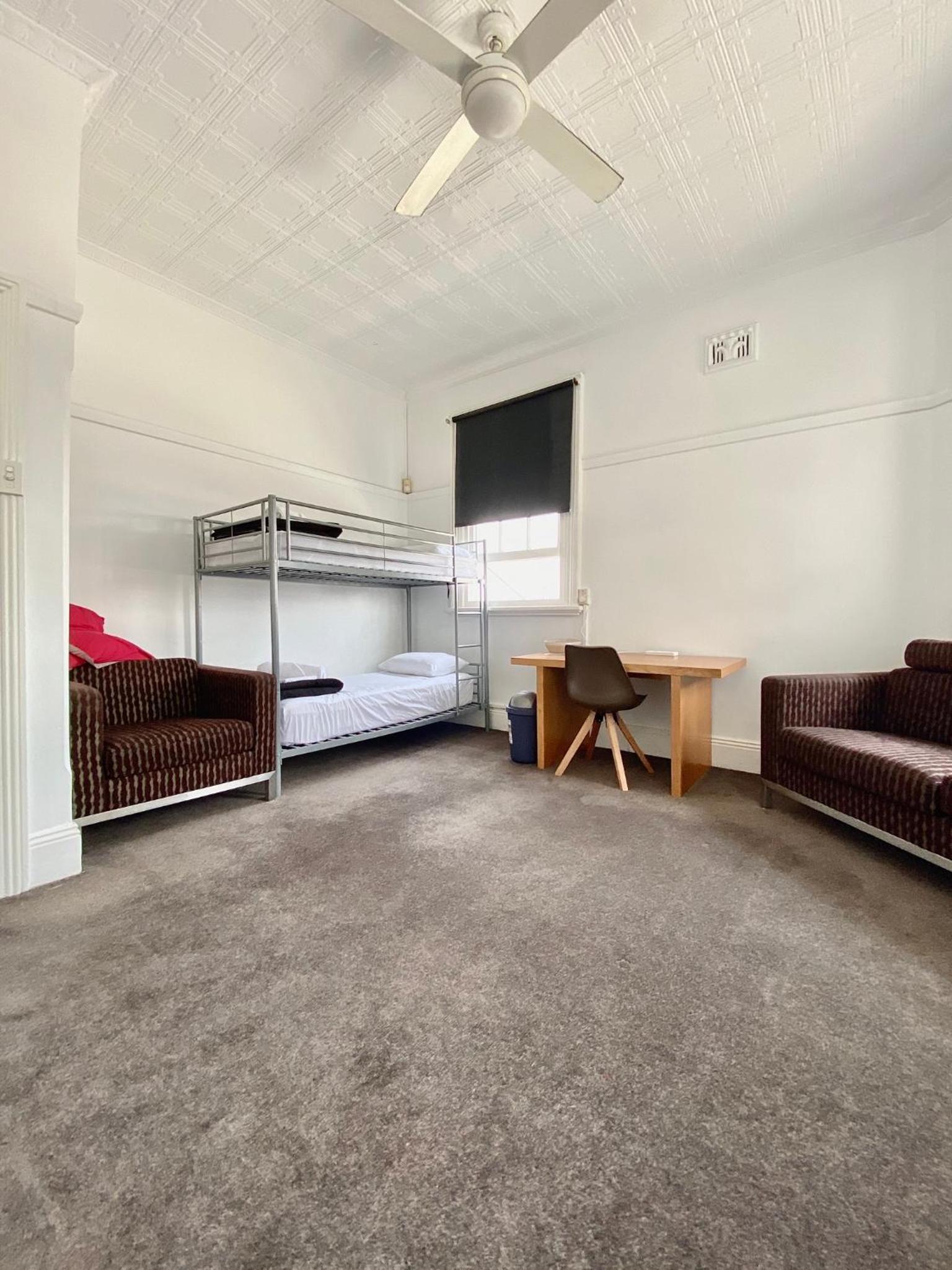 Basic Quadruple Room With Shared Bathroom photo 1