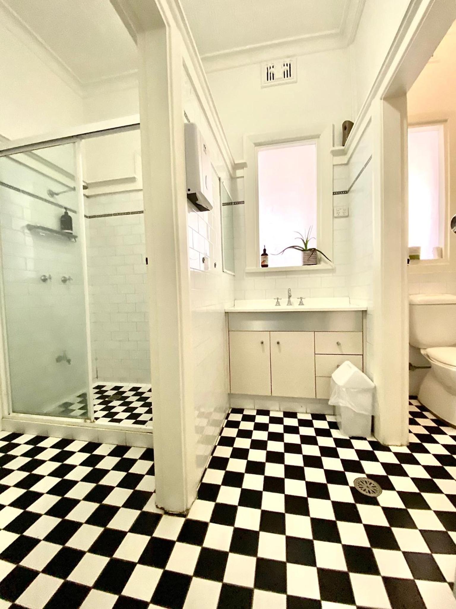 Basic Quadruple Room With Shared Bathroom photo 2