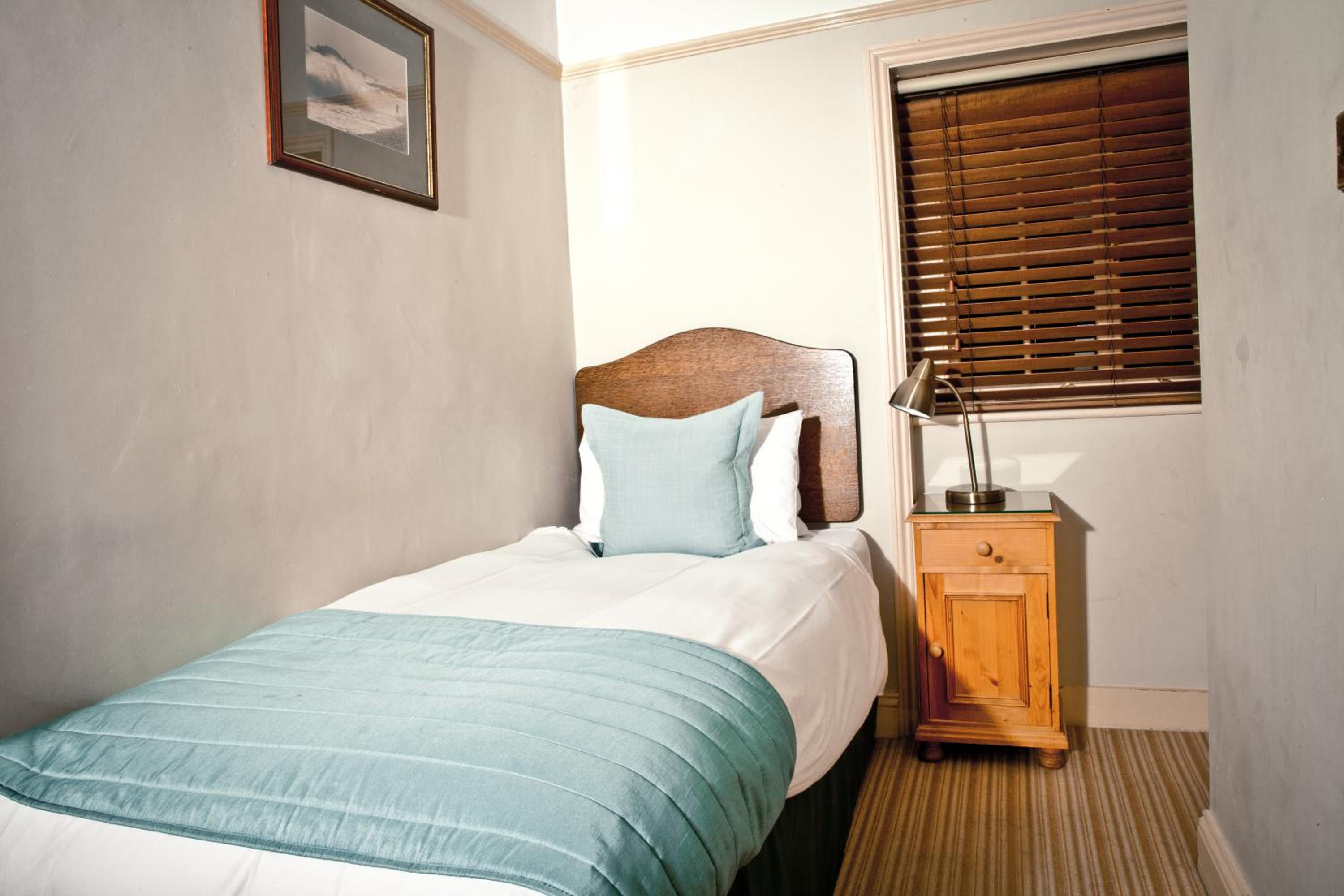 Budget Single Room photo 3