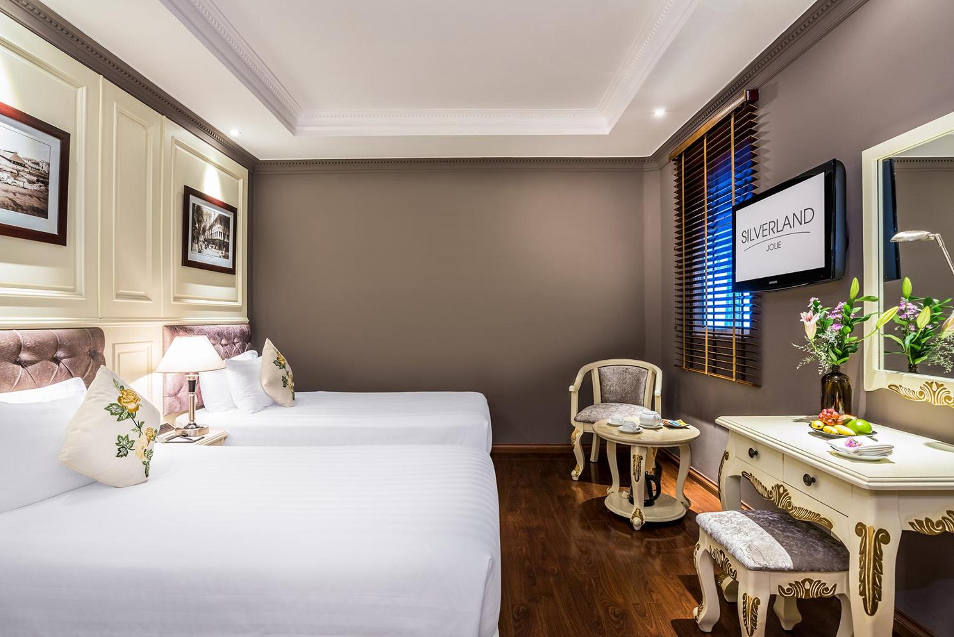Deluxe Double or Twin (with Afternoon tea) – No Window.