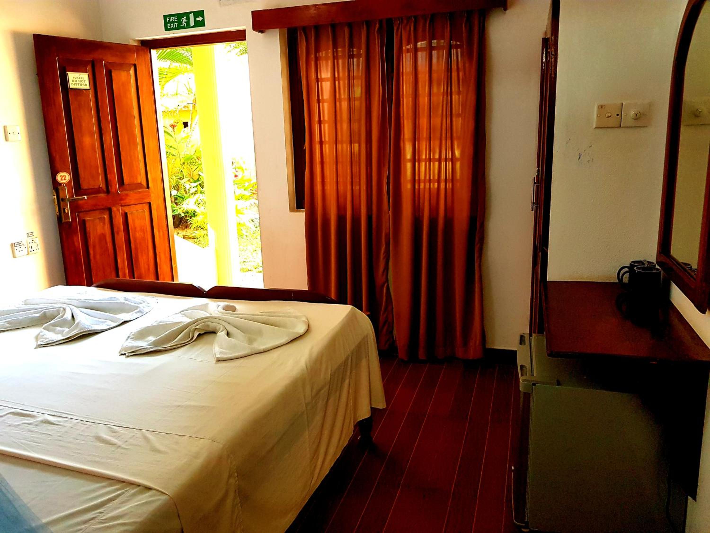 Standard Double Room With Fan photo 3
