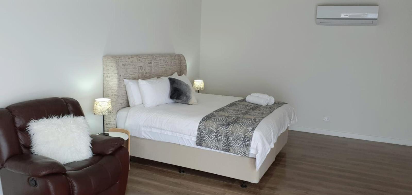 King Suite with Spa Bath photo 2