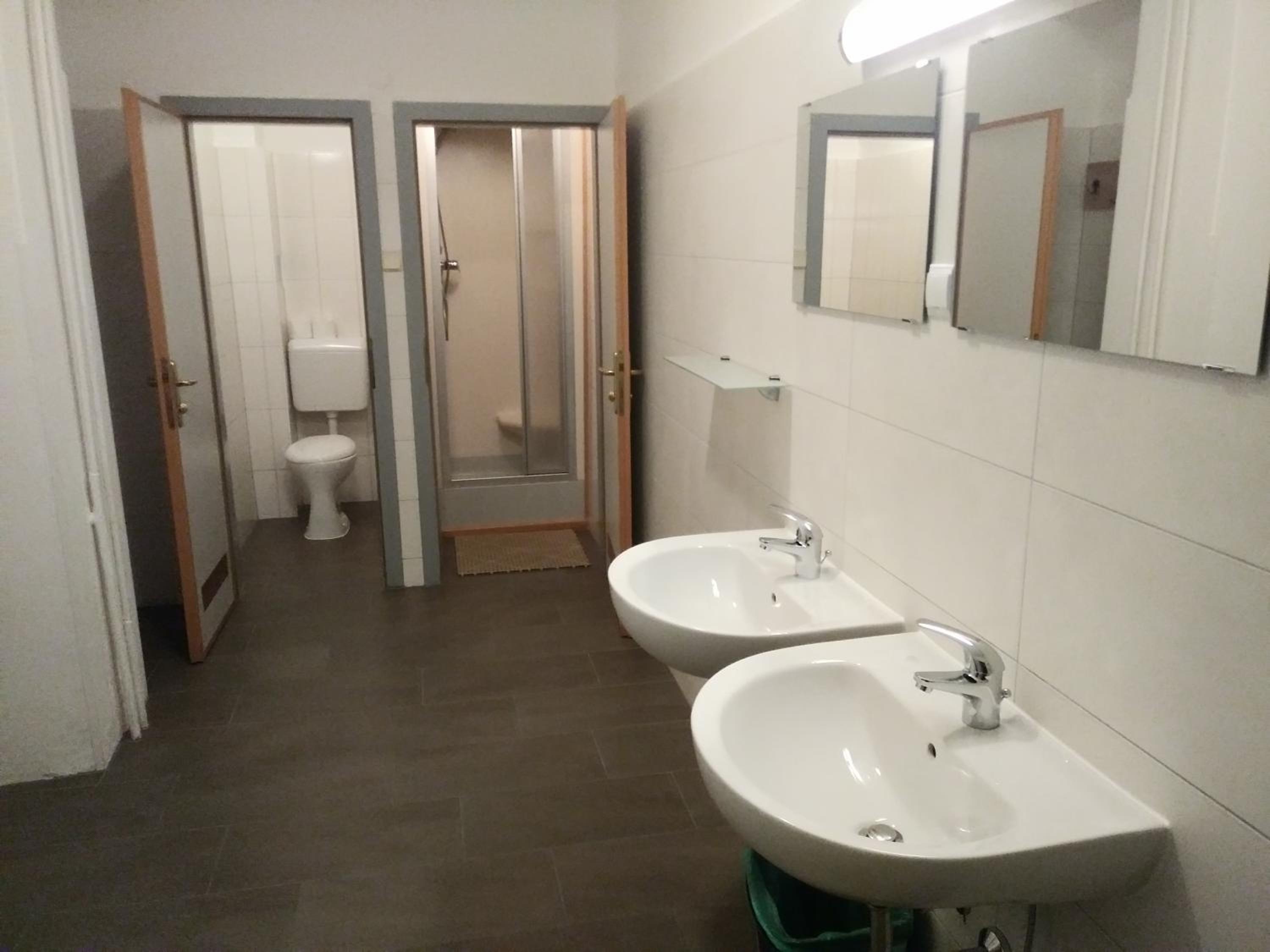 Single Room with Shared Shower and Toilet photo 2