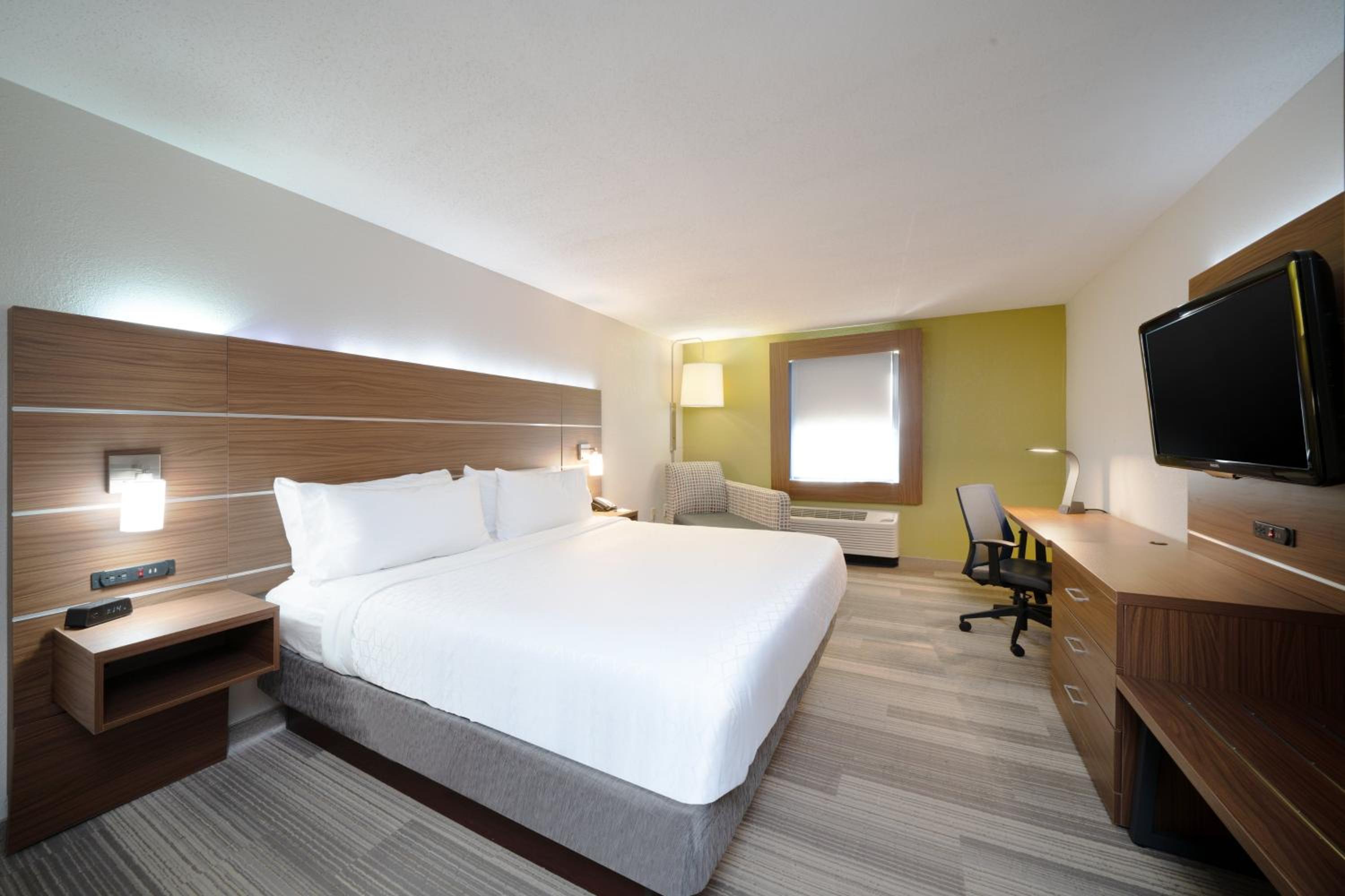 Standard King Room - Photo 3