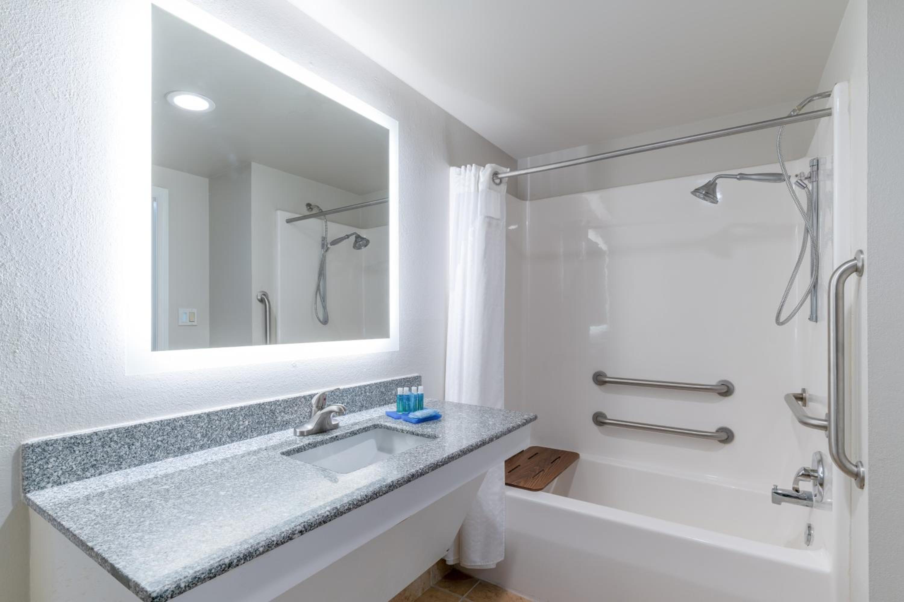 King Room - Mobility Access/Hearing Accessible - Photo 2