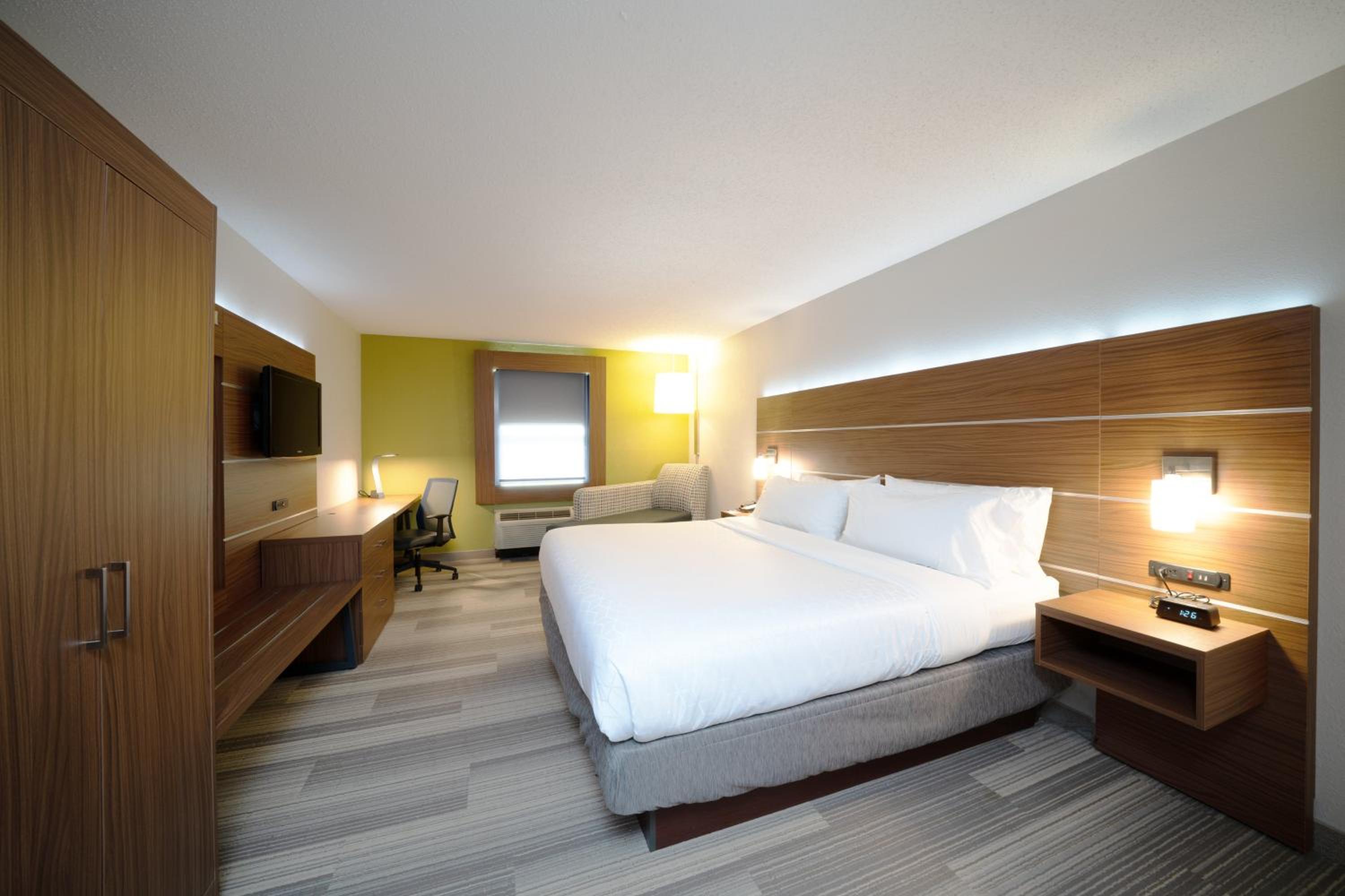 Standard King Room - Photo 2