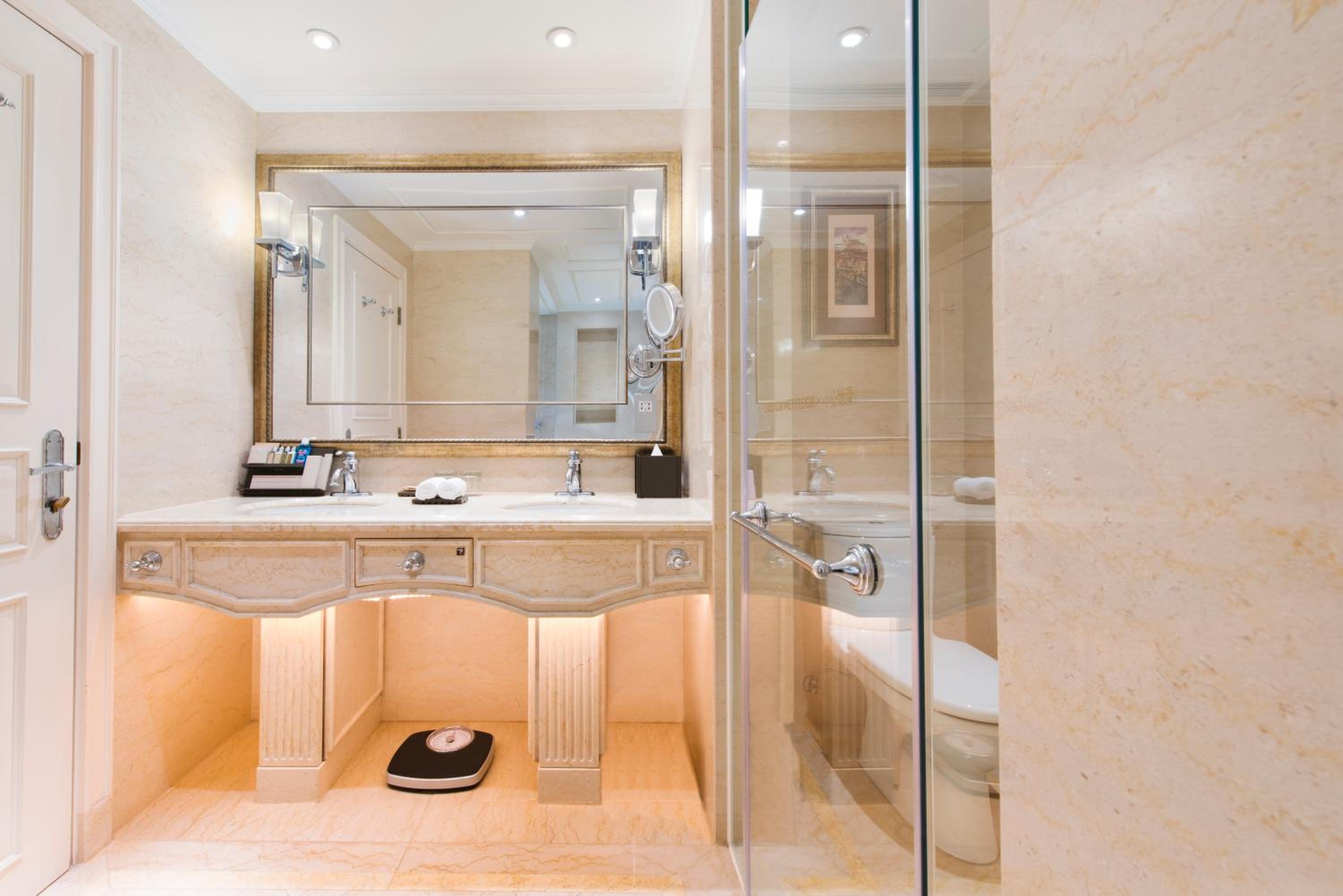 One-Bedroom Suite - Photo 3