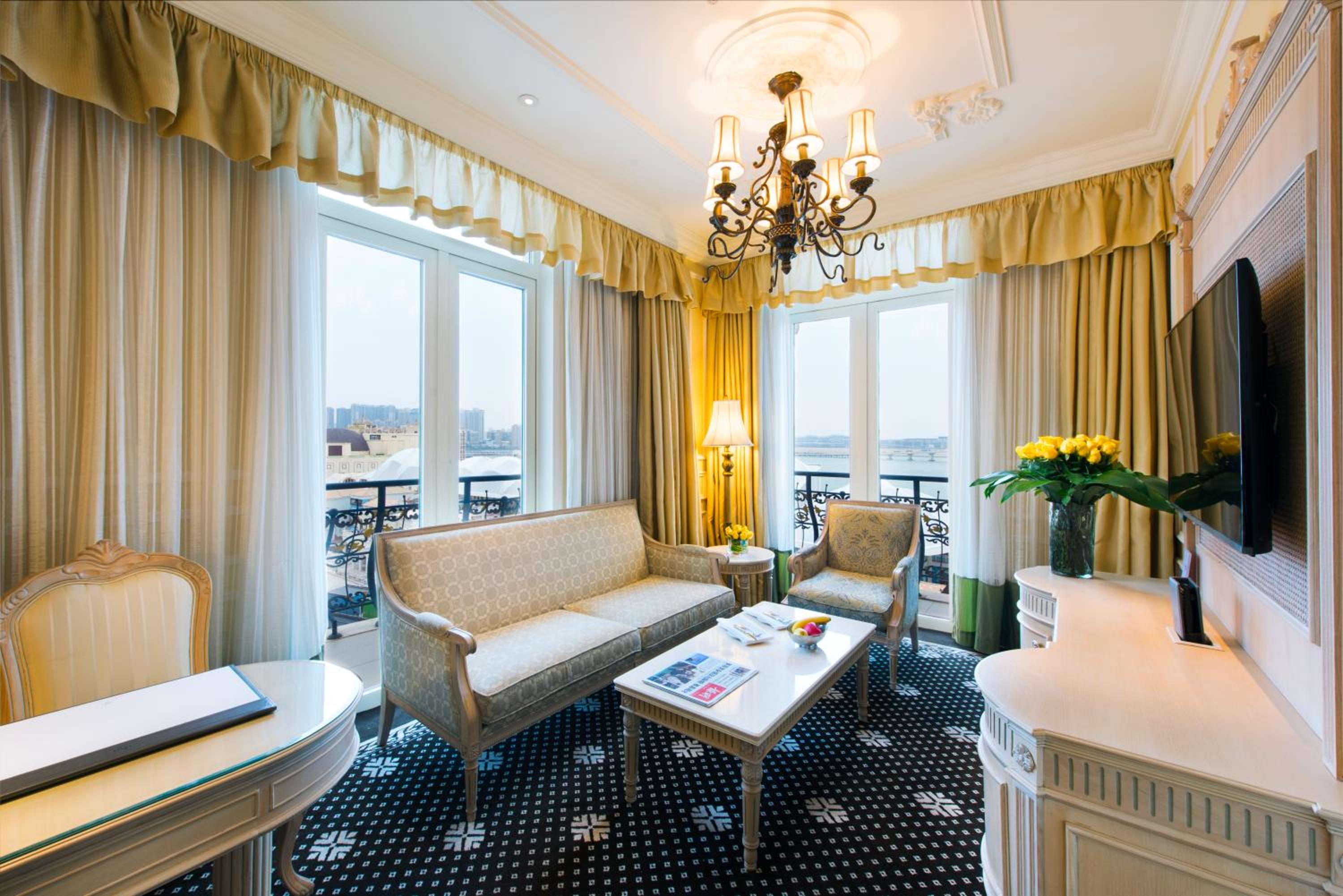 One-Bedroom Suite - Photo 1