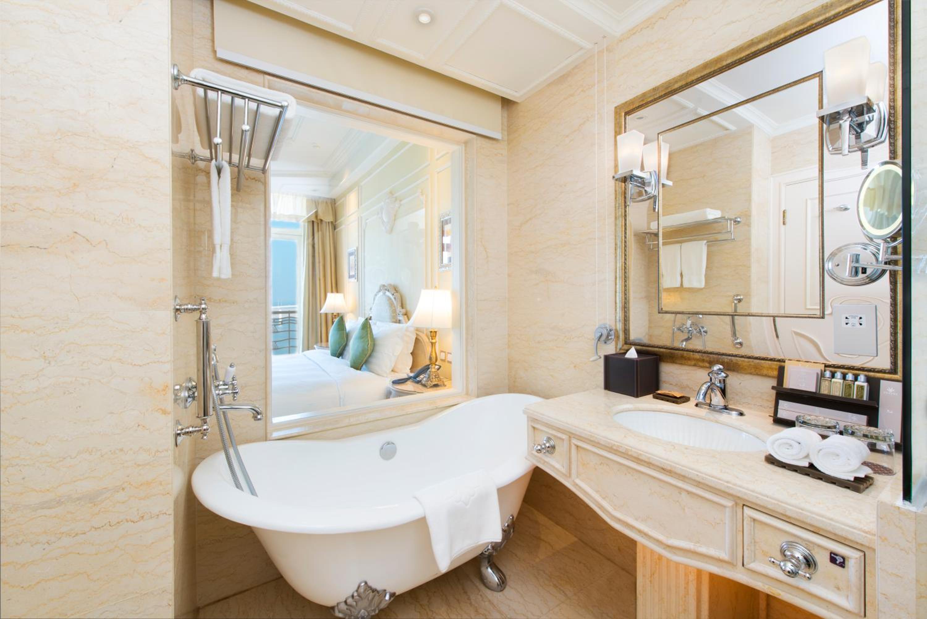 One-Bedroom Suite - Photo 2
