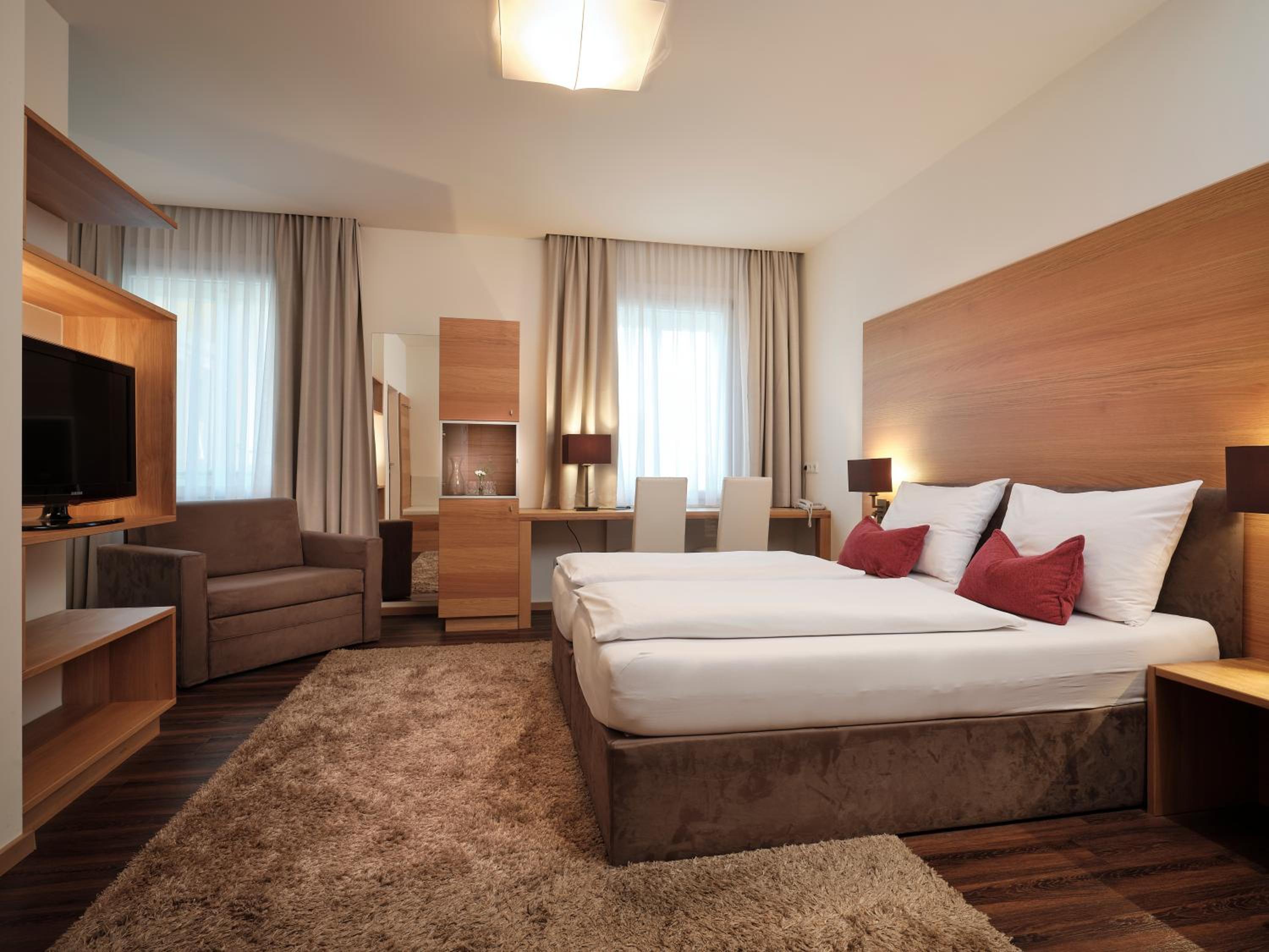 Business Double Room - Photo 1