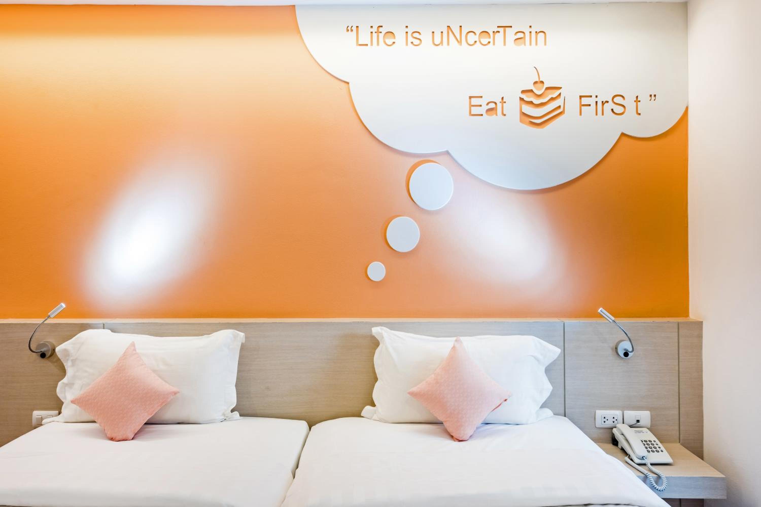 Standard Twin Room - Photo 4