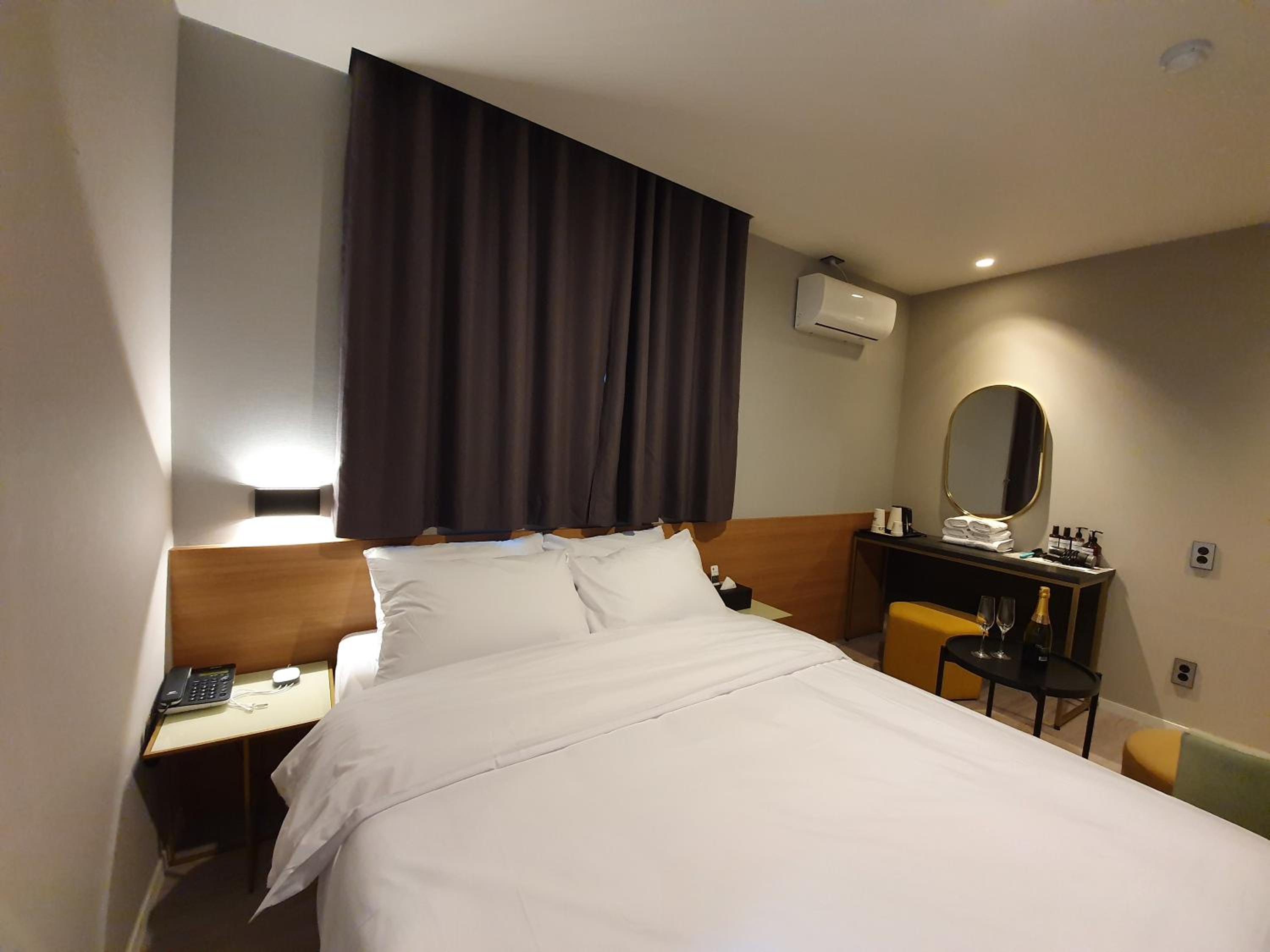 Double Room with Private Bathroom - Photo 7