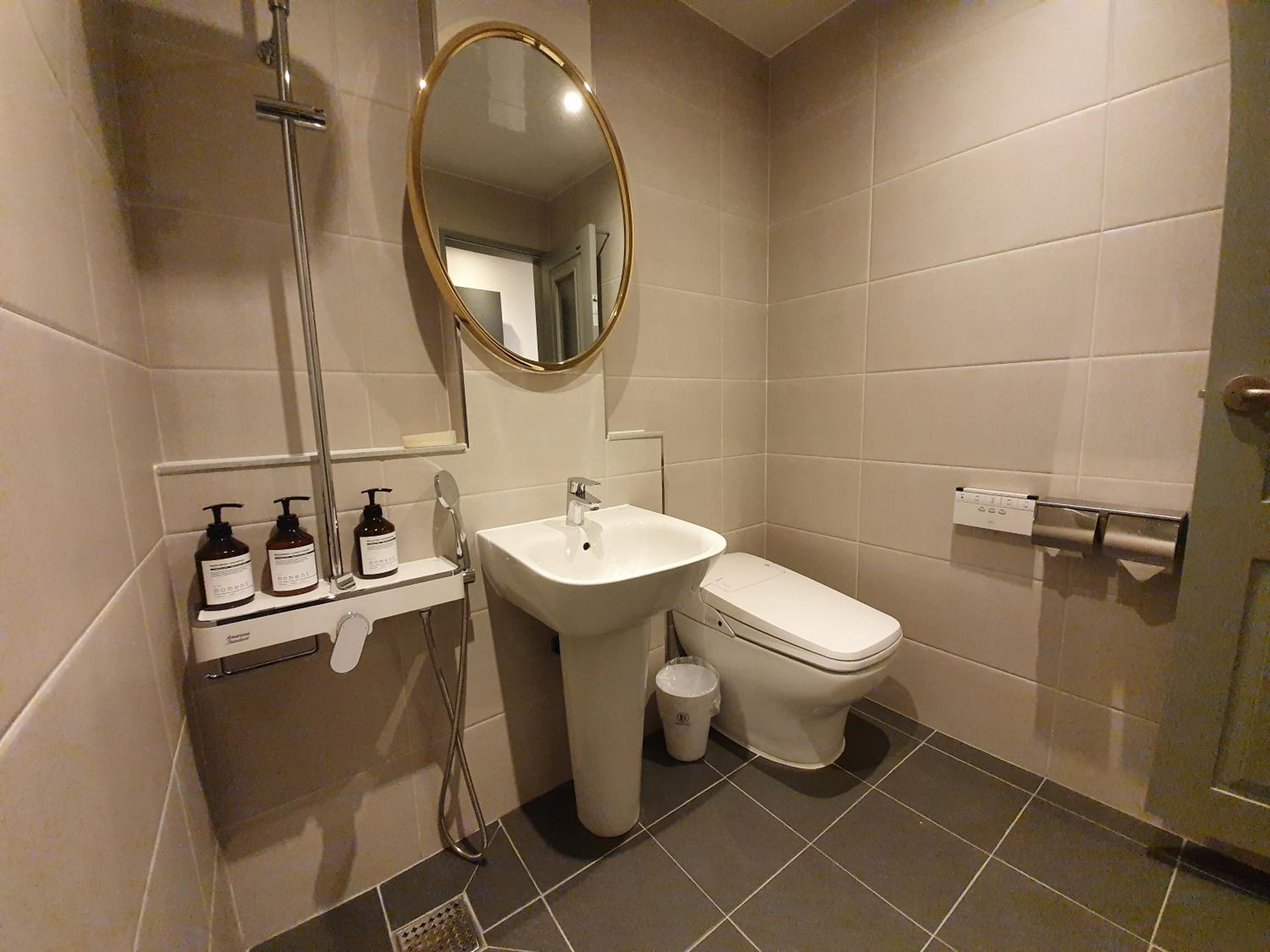Double Room with Private Bathroom - Photo 2