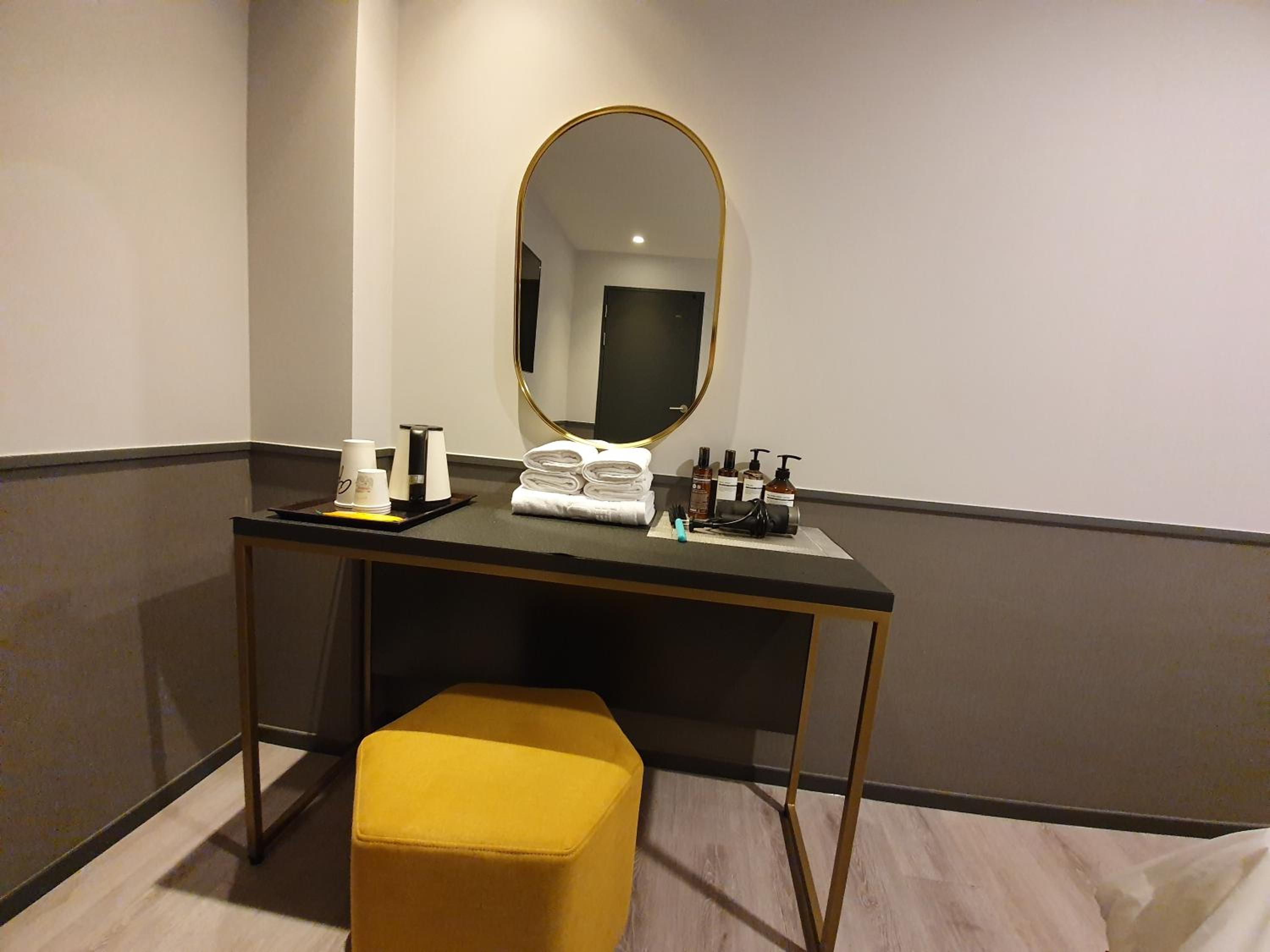Deluxe Double Room with Bath - Photo 2