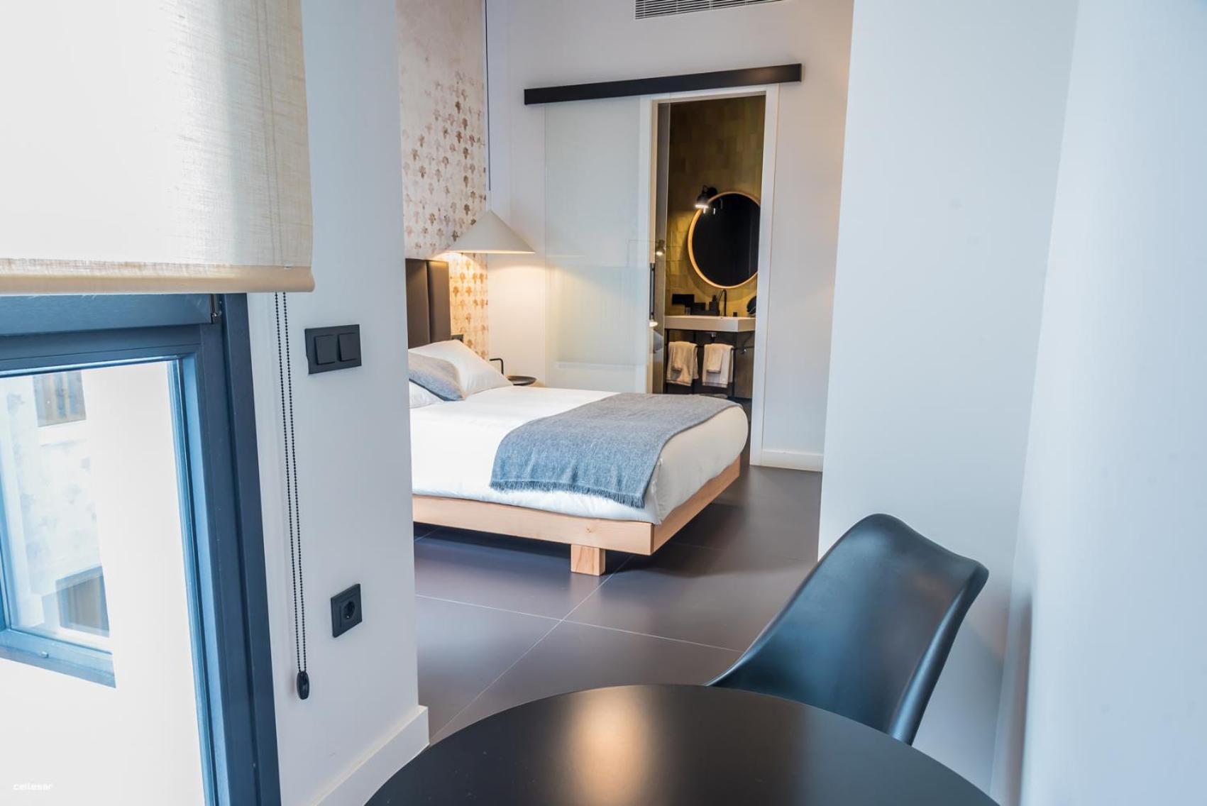 Premium Double Room - Photo 12