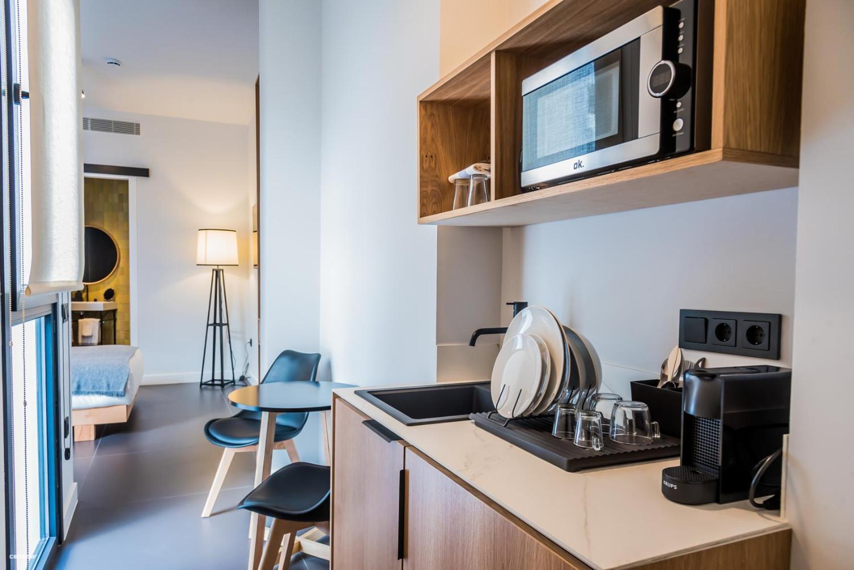 Premium Double Room - Photo 13