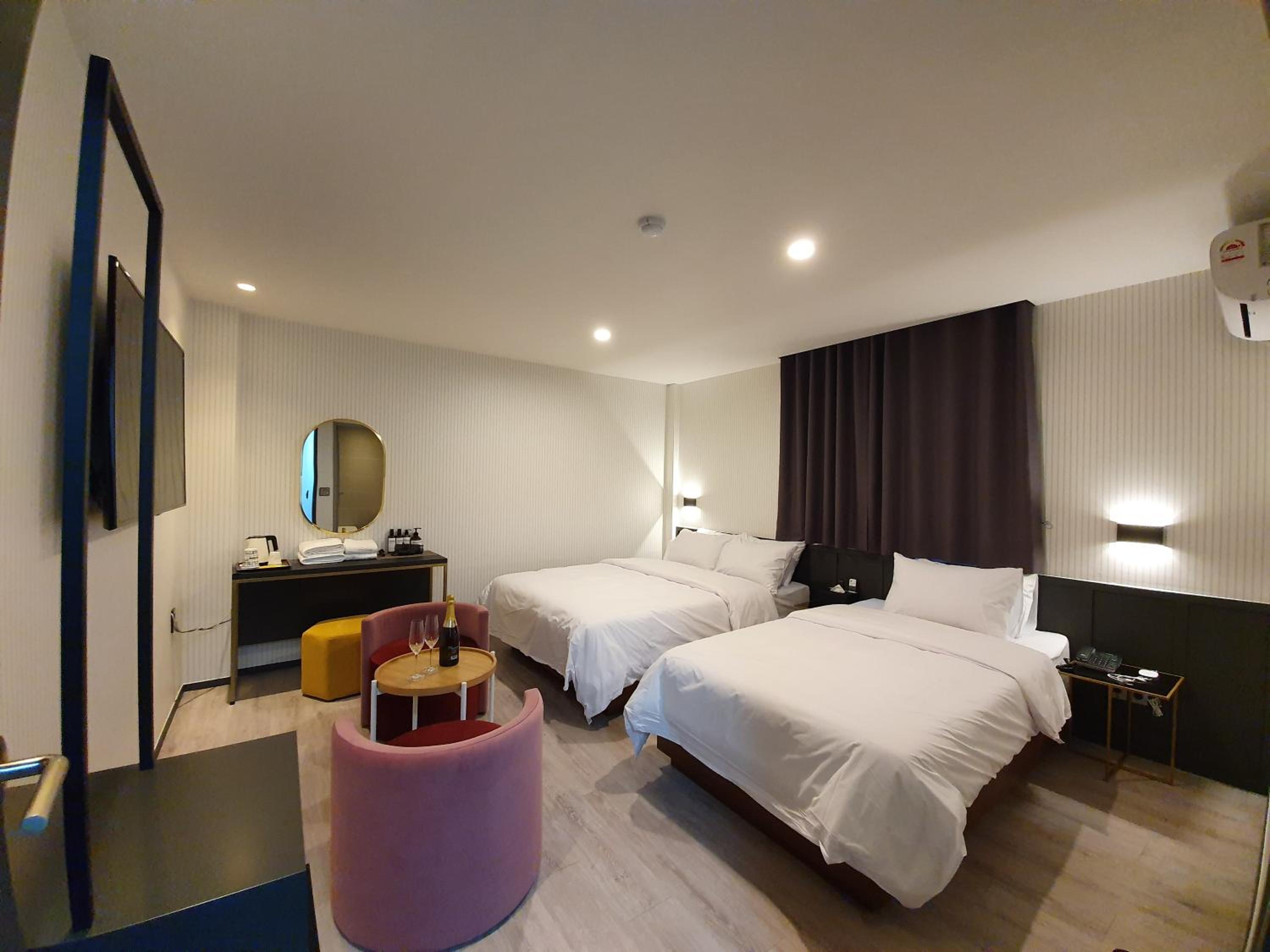 Twin Room with Bath - Photo 1
