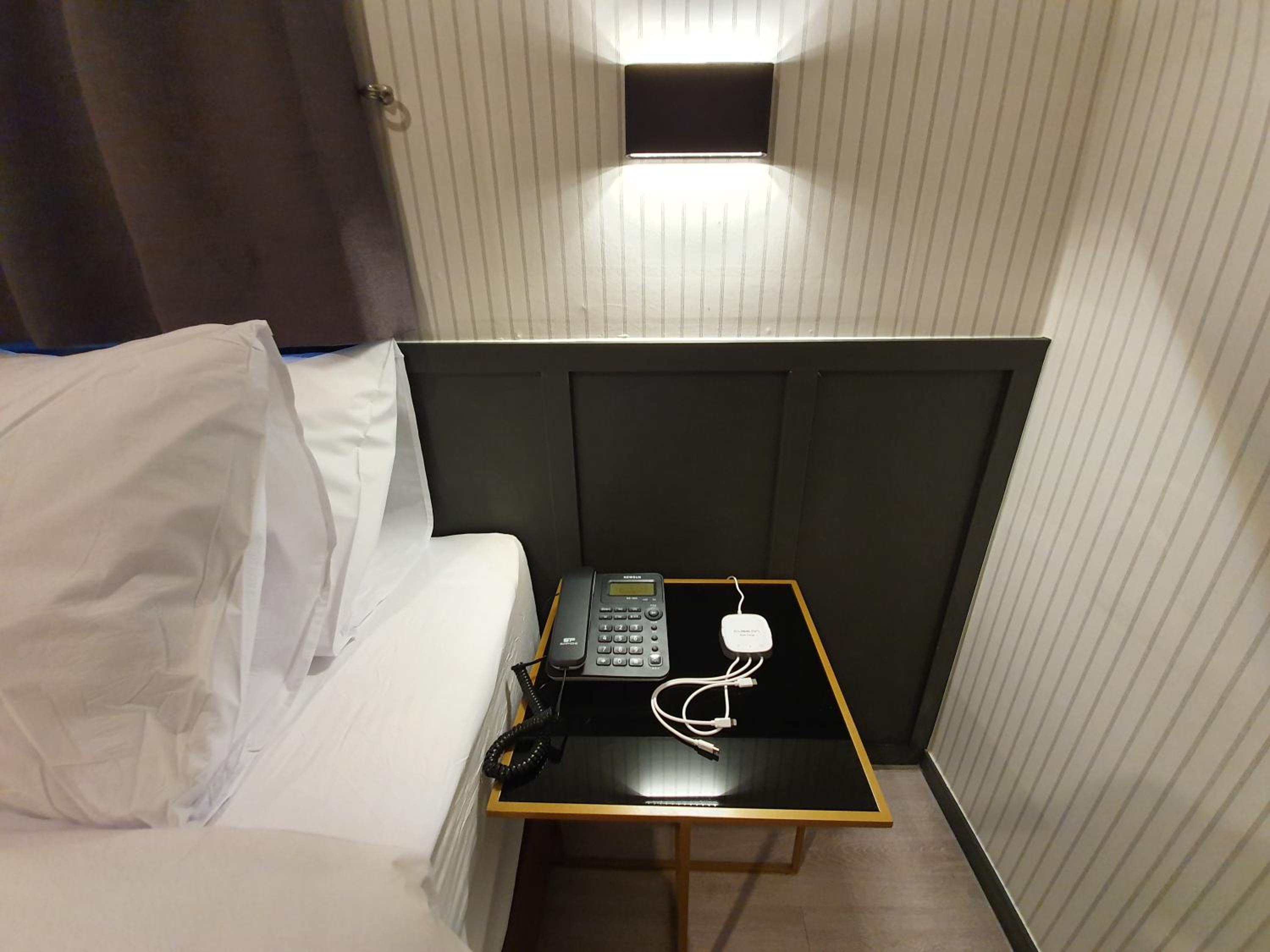 Double Room with Private Bathroom - Photo 9