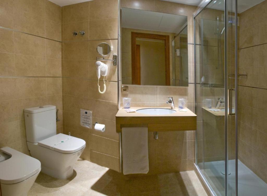 Double or Twin Room - Photo 4