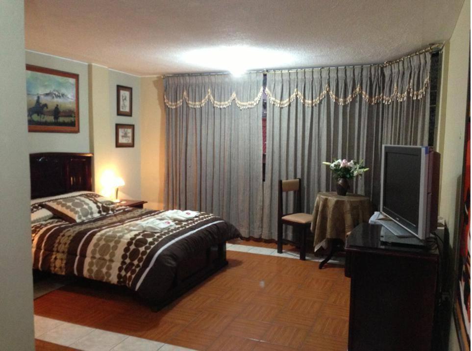 Family Room with Bathroom photo 2