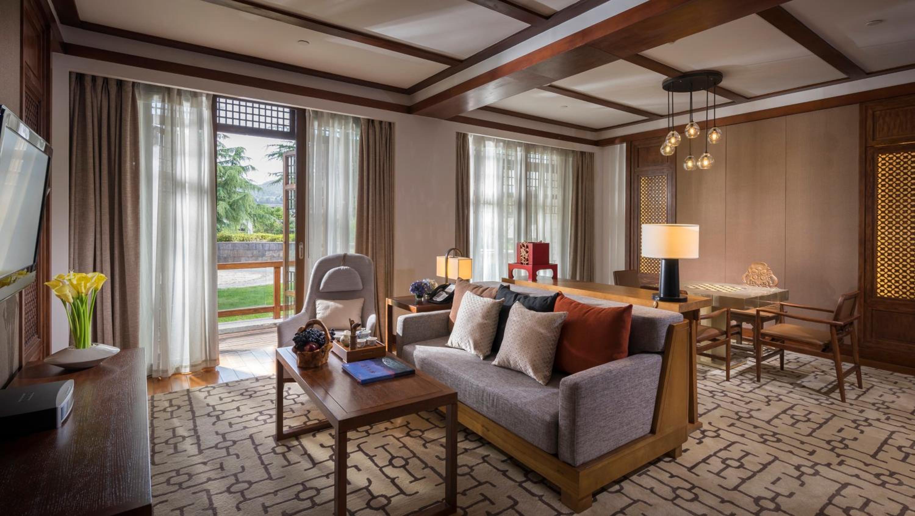 1 King One-Bedroom Suite with Living Area