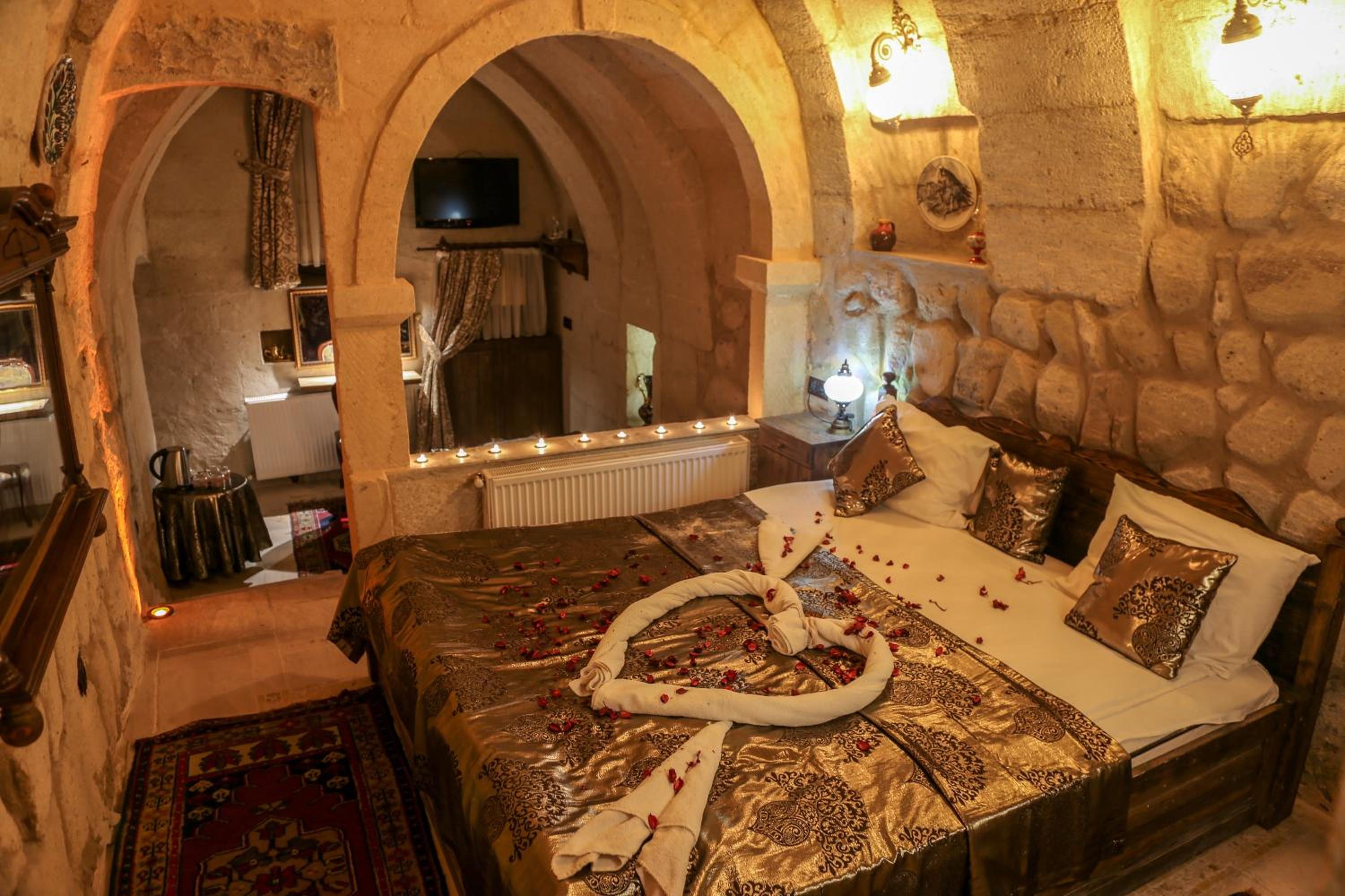 Deluxe Stone Suite (3 Adults)