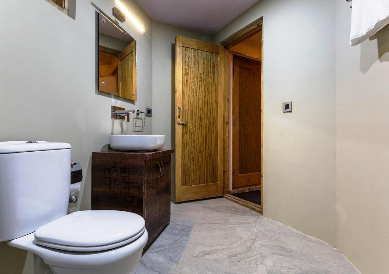 Deluxe Double or Twin Room with Mountain View - Photo 8